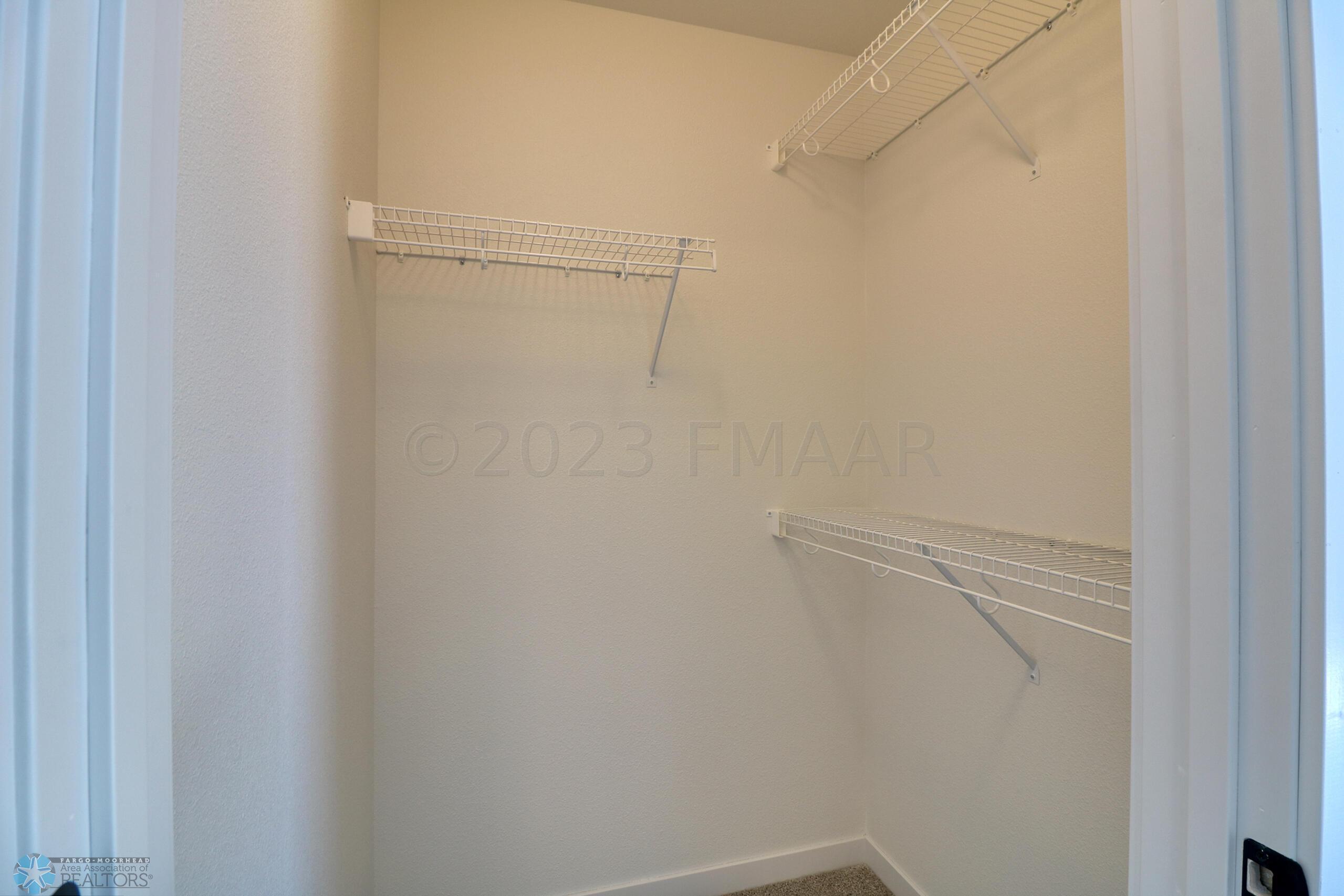Bedroom1_closet