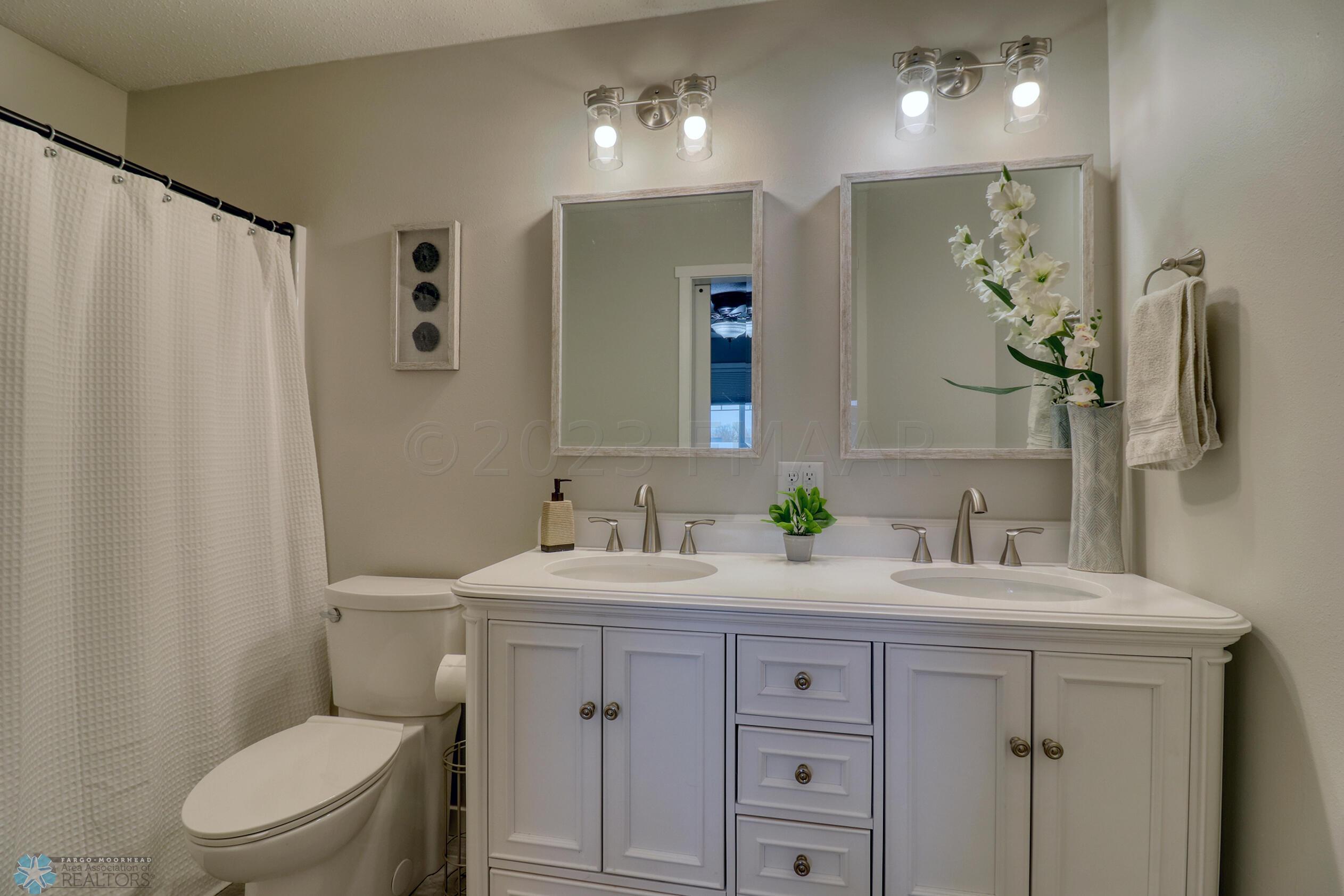 Master Bathroom1_1
