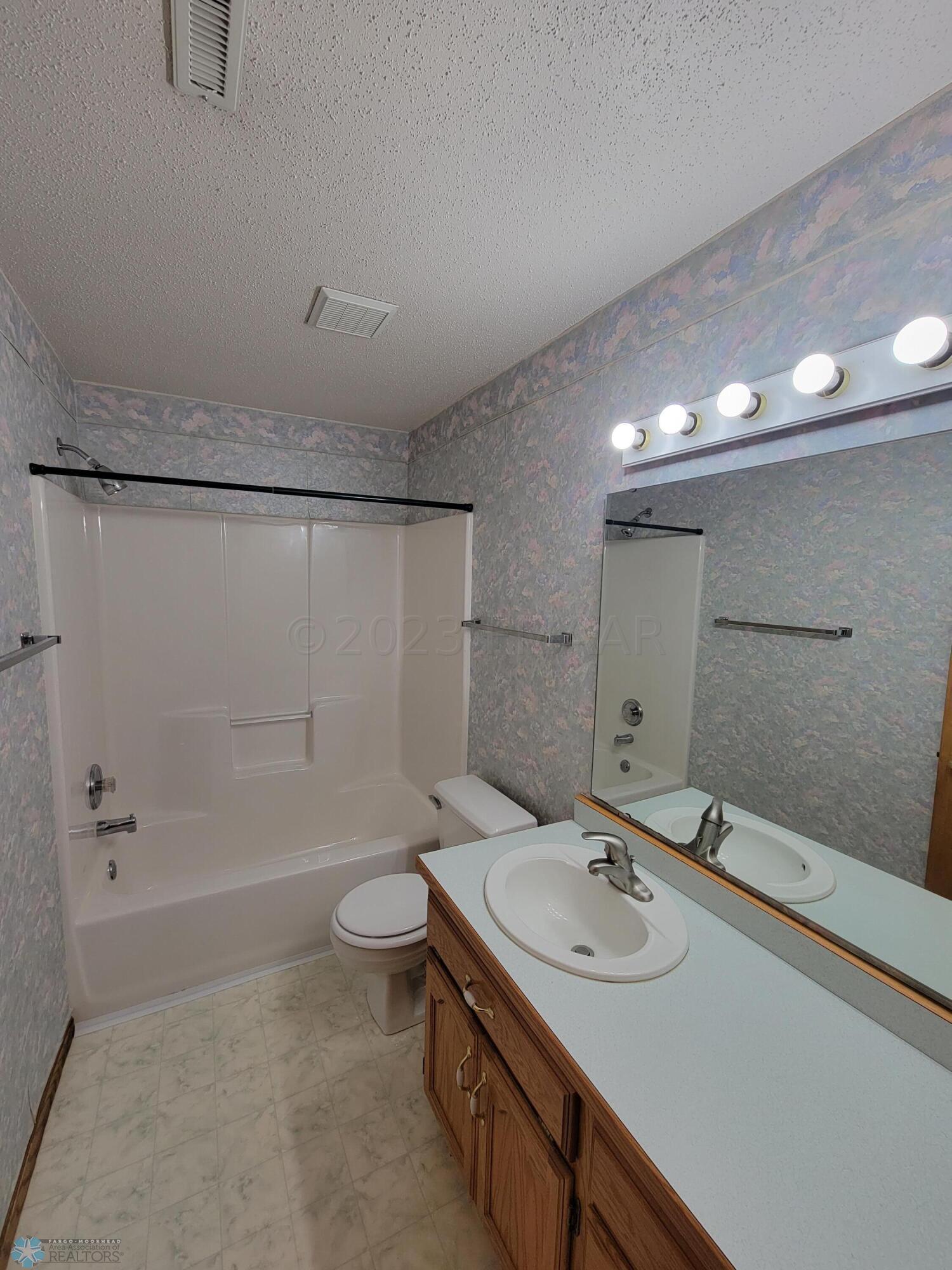 Lower Level Full Bath