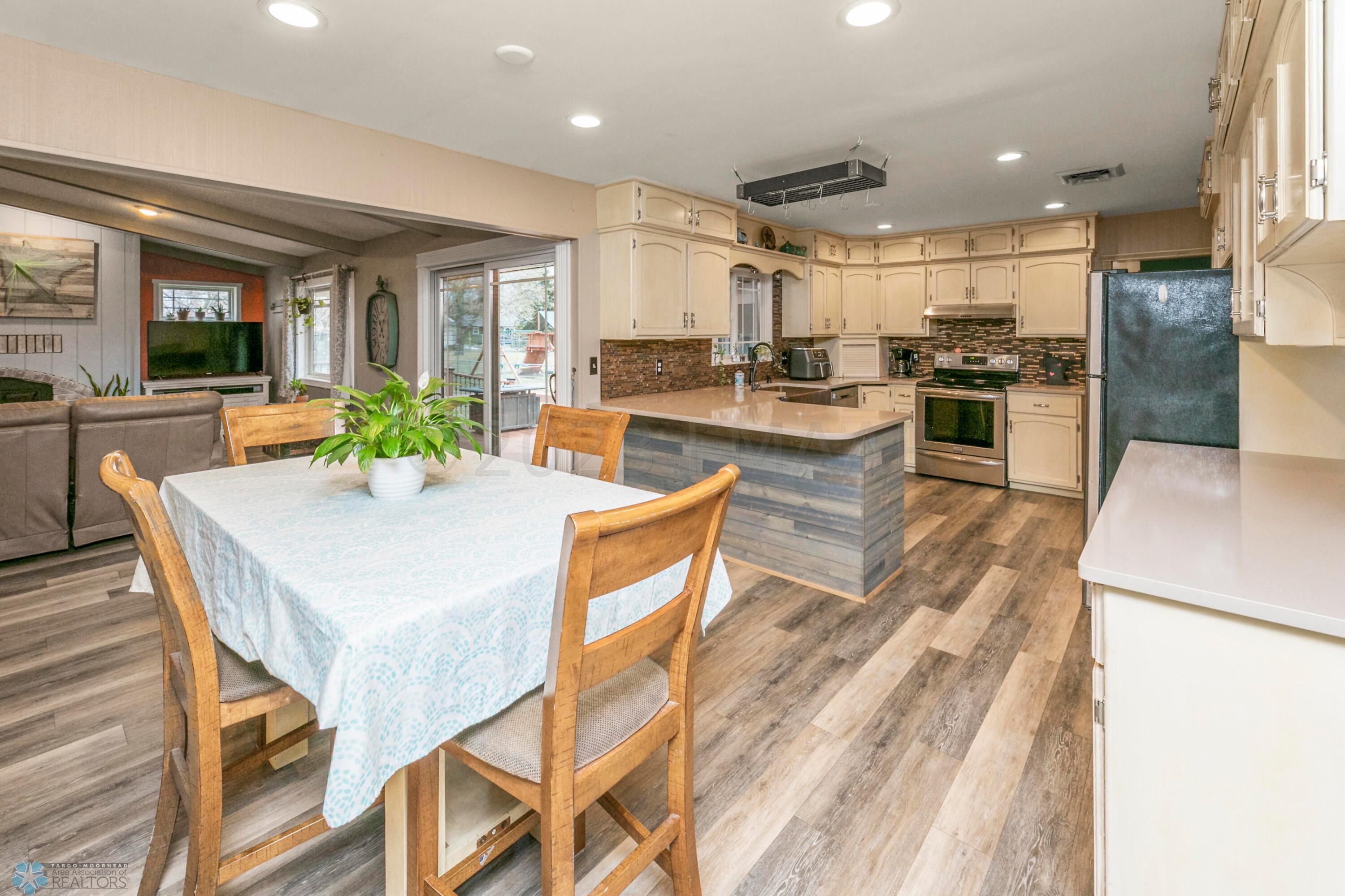 Dining/Kitchen
