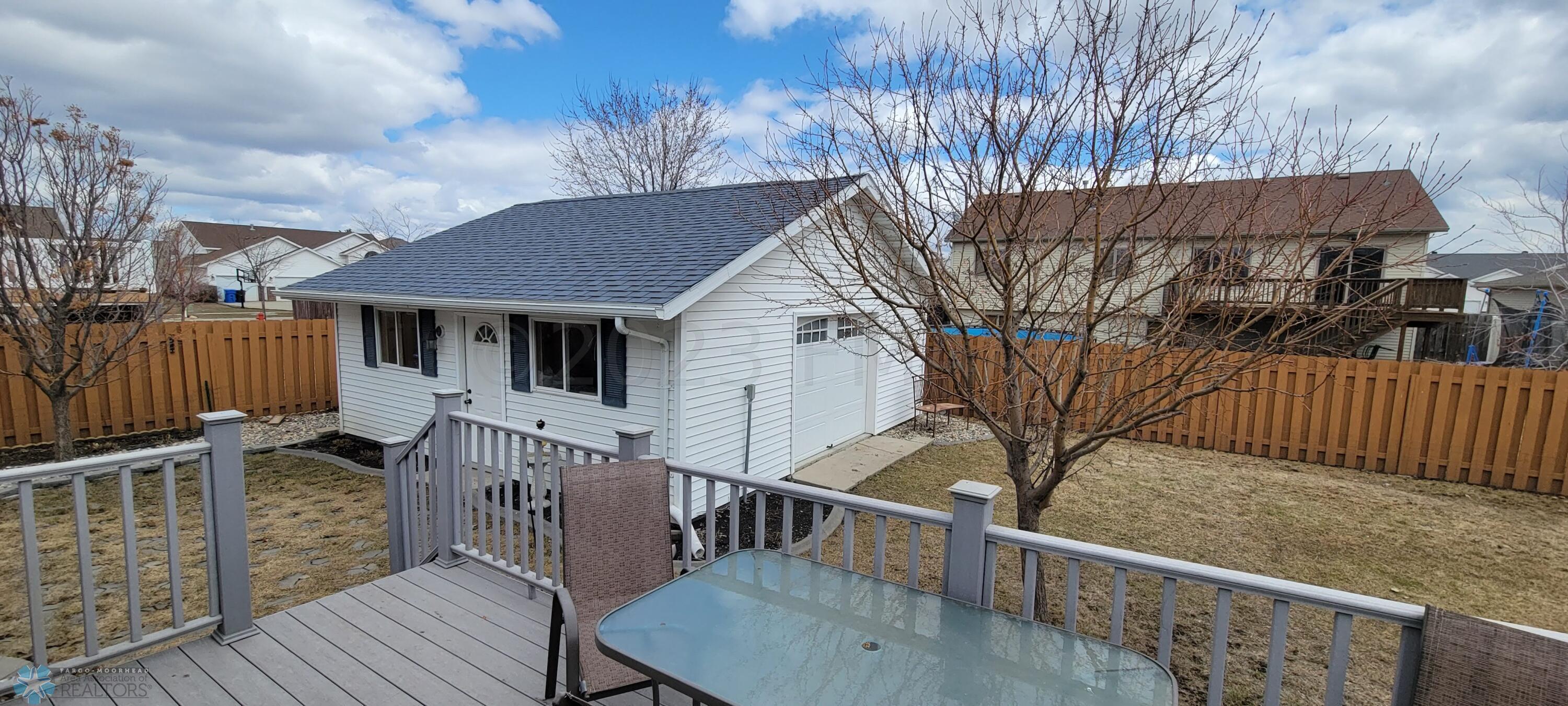 Back shop/Fenced Yard