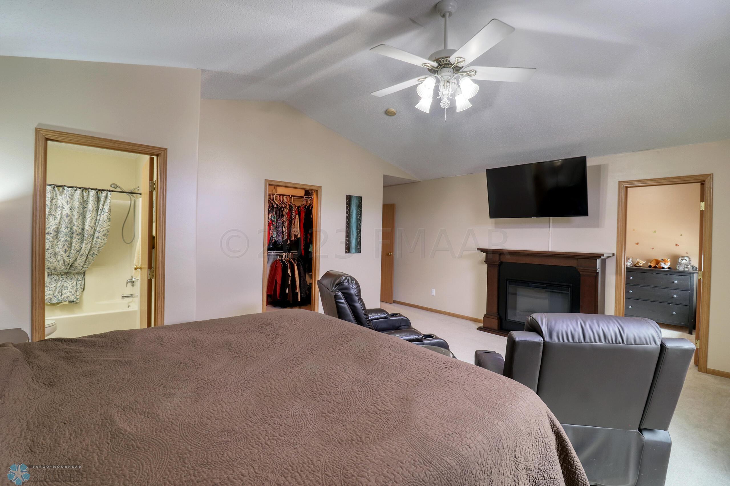 Master Bedroom1_3