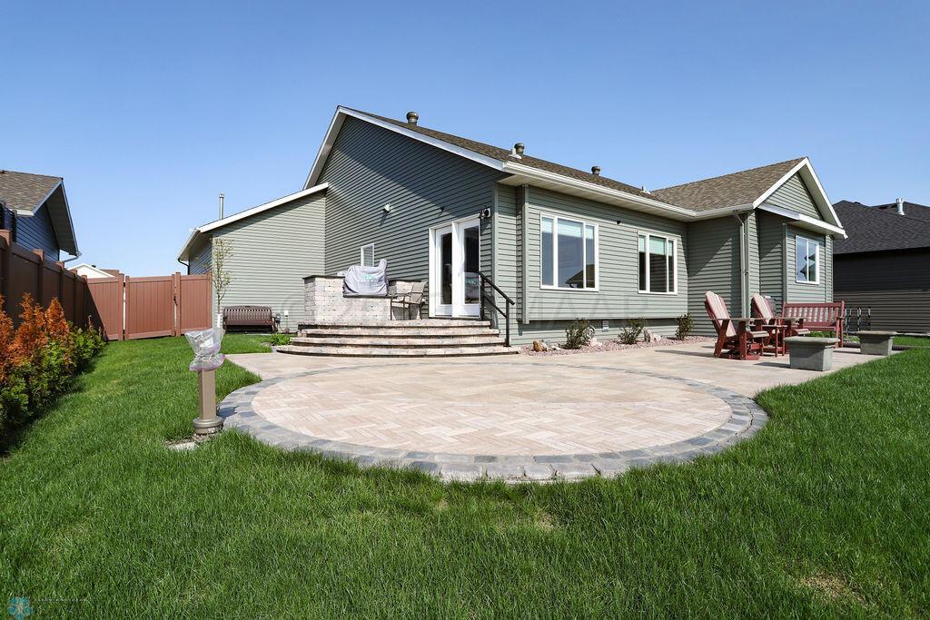 7416 15th ST S, Fargo