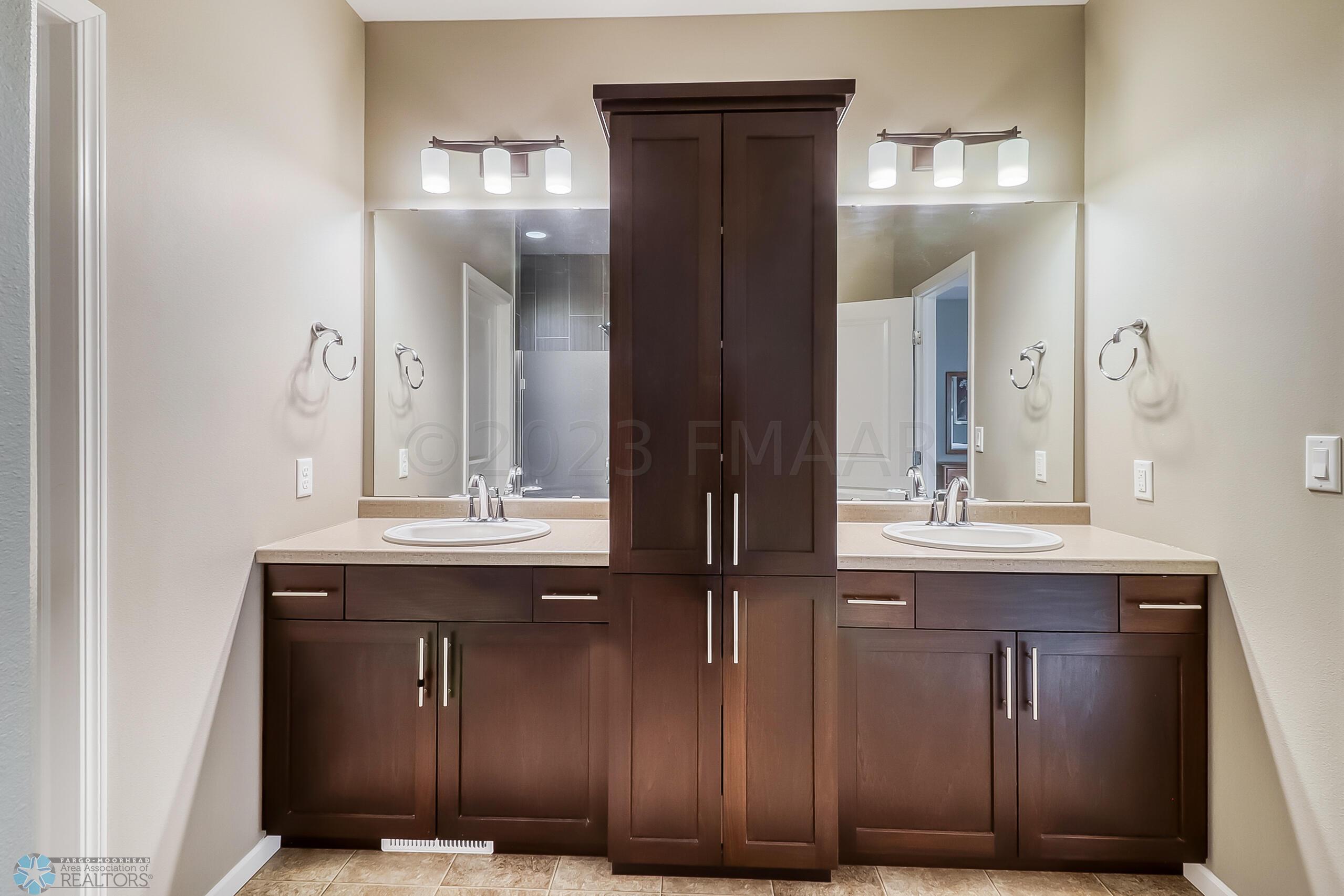 Master Bathroom1_2