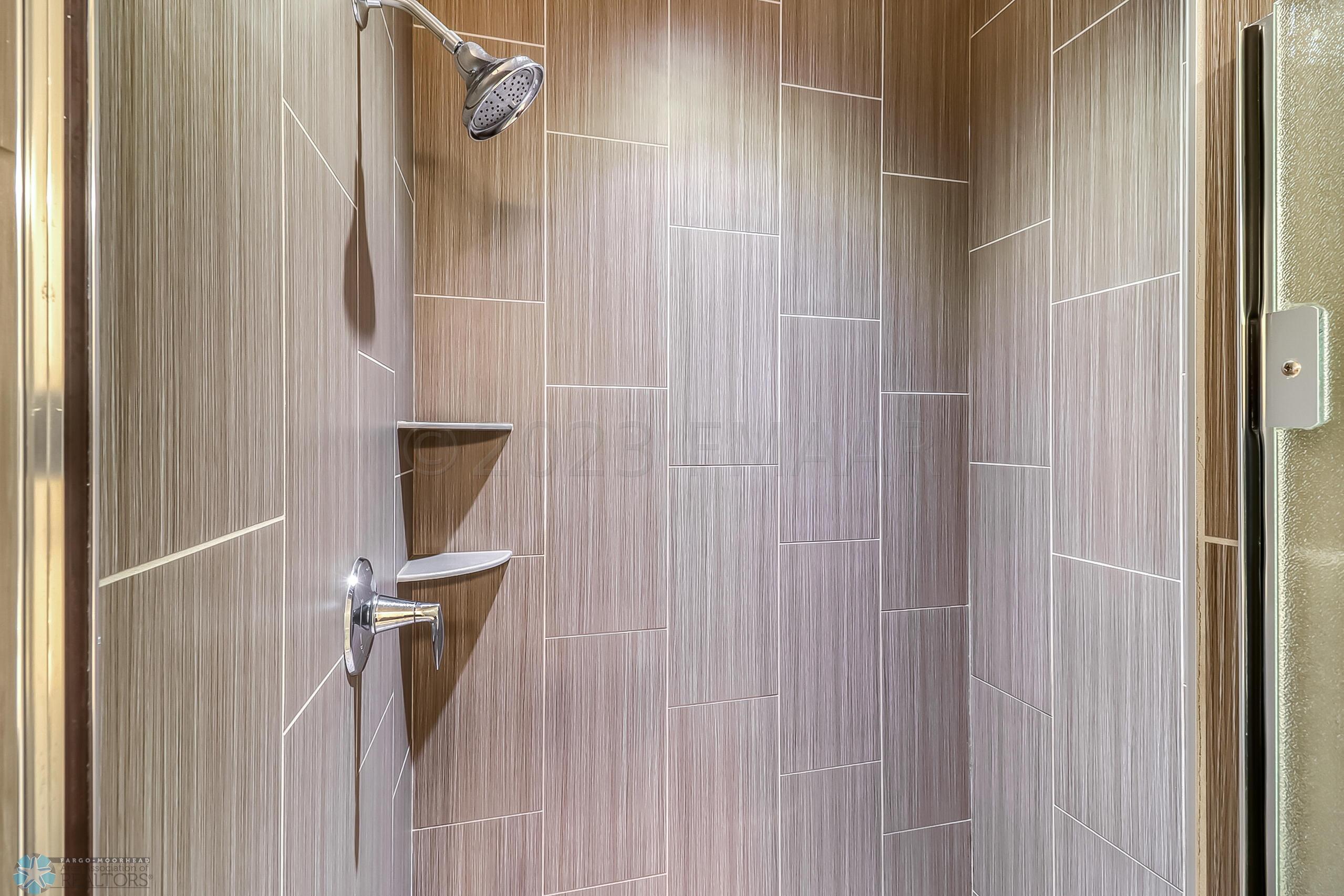 Master Bathroom1_3