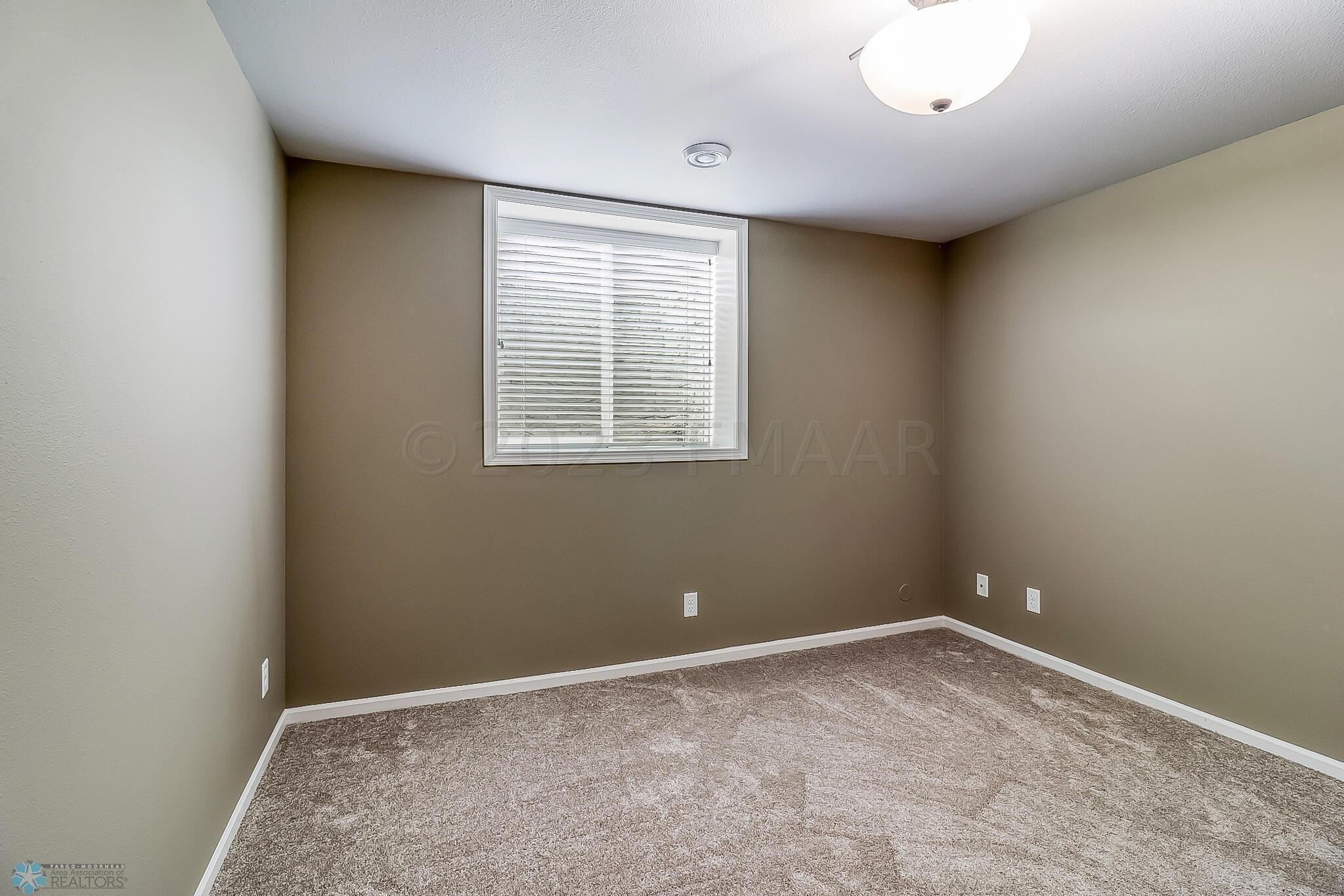 Basement Bedroom2_2