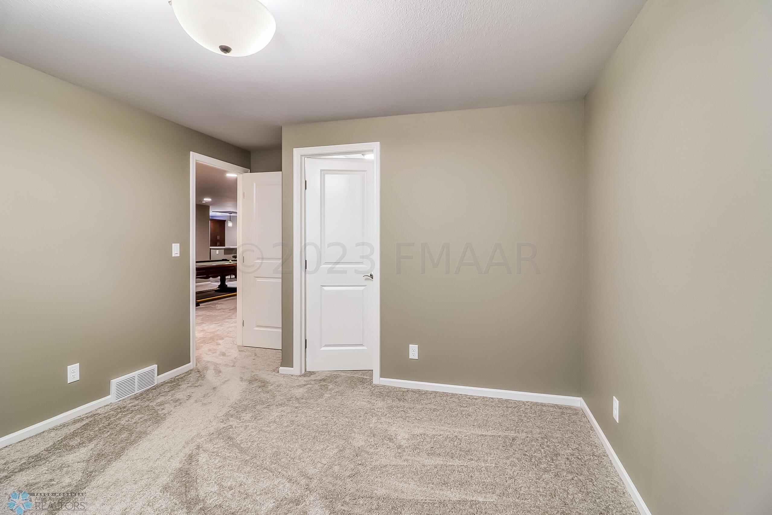 Basement Bedroom2_1