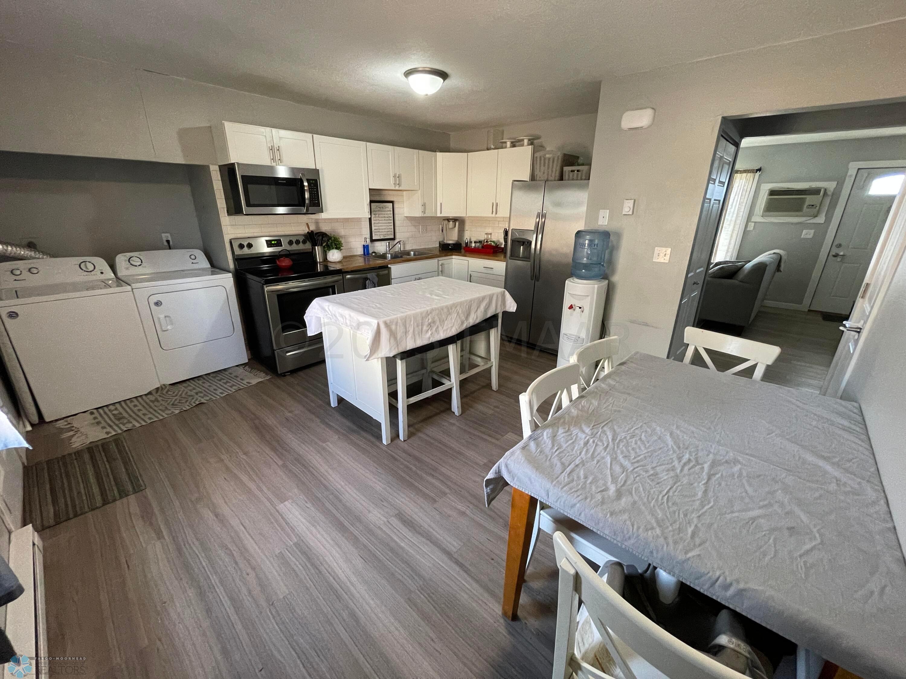 Kitchen/Dining 2