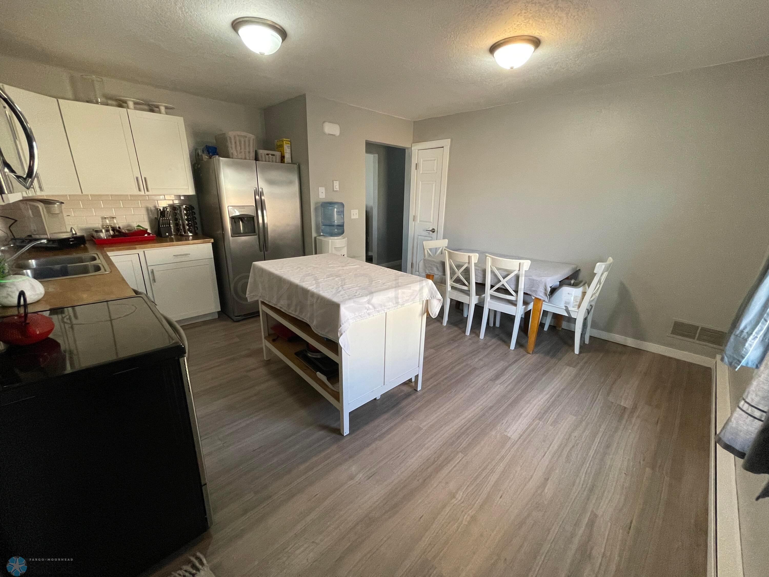 Kitchen/Dining 3