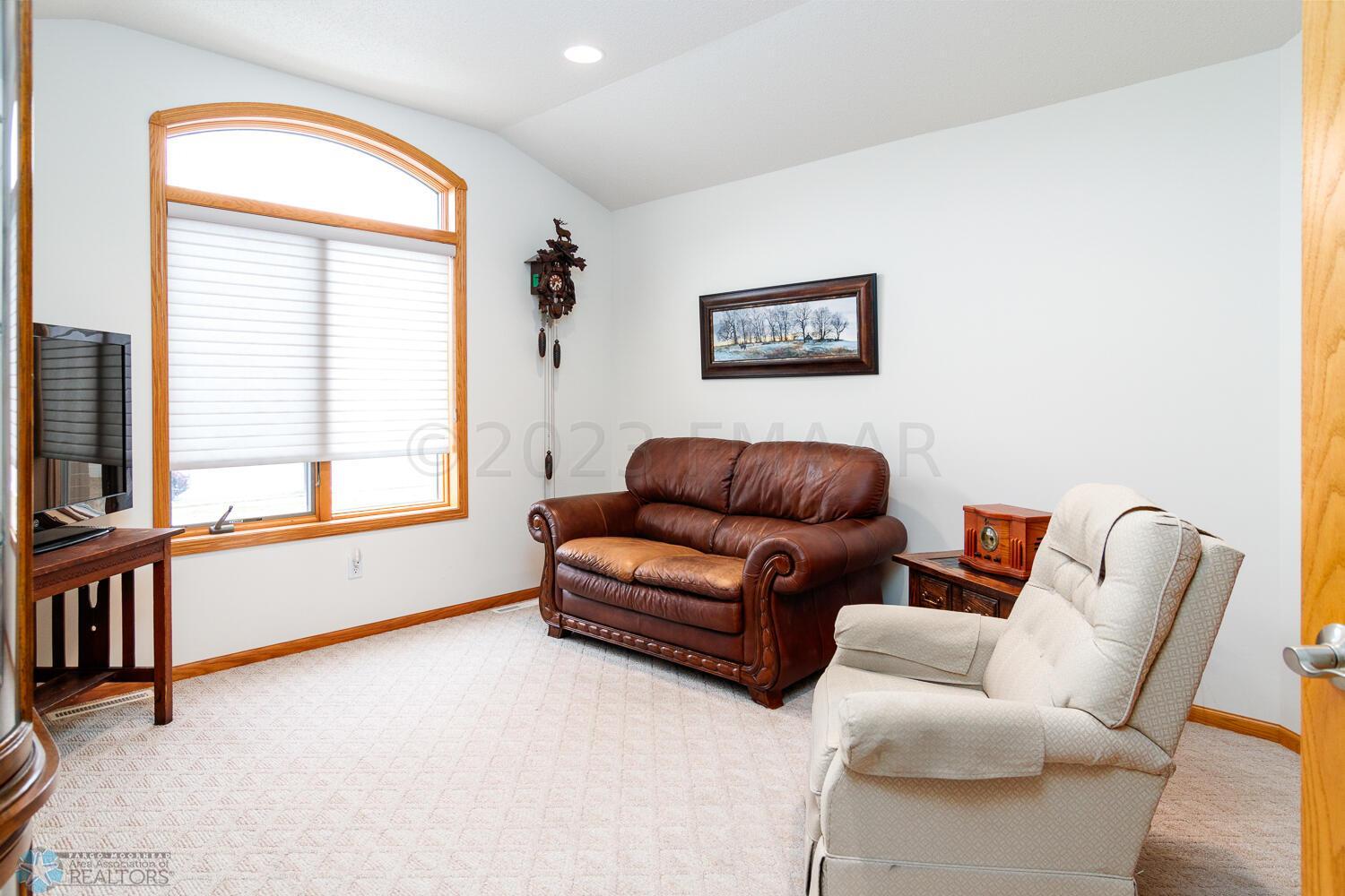 Bedroom/Office