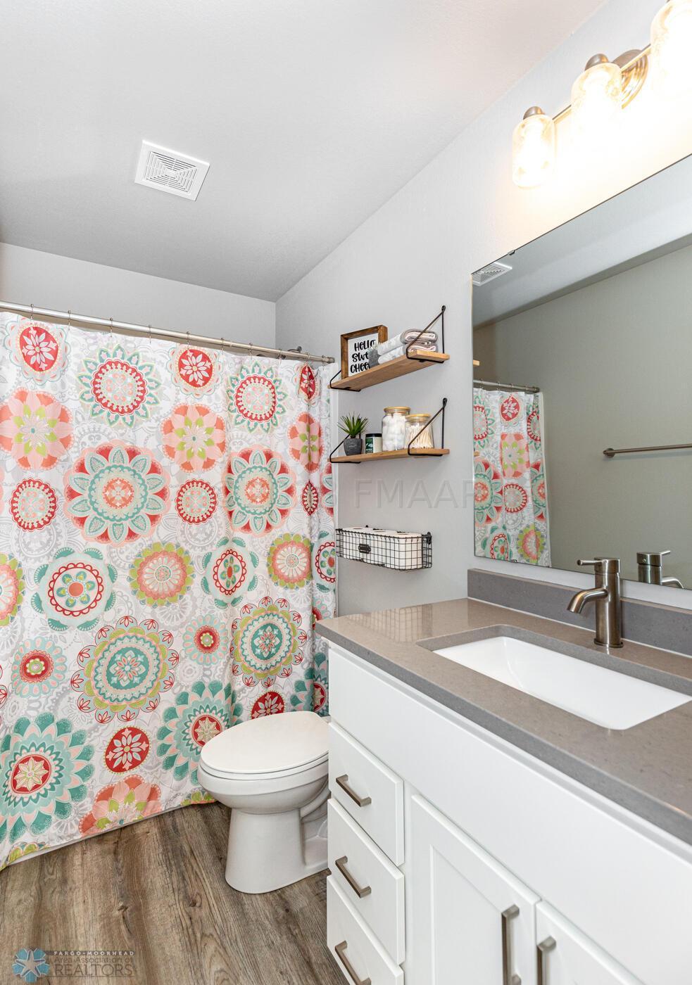 Upper Level Full Bath