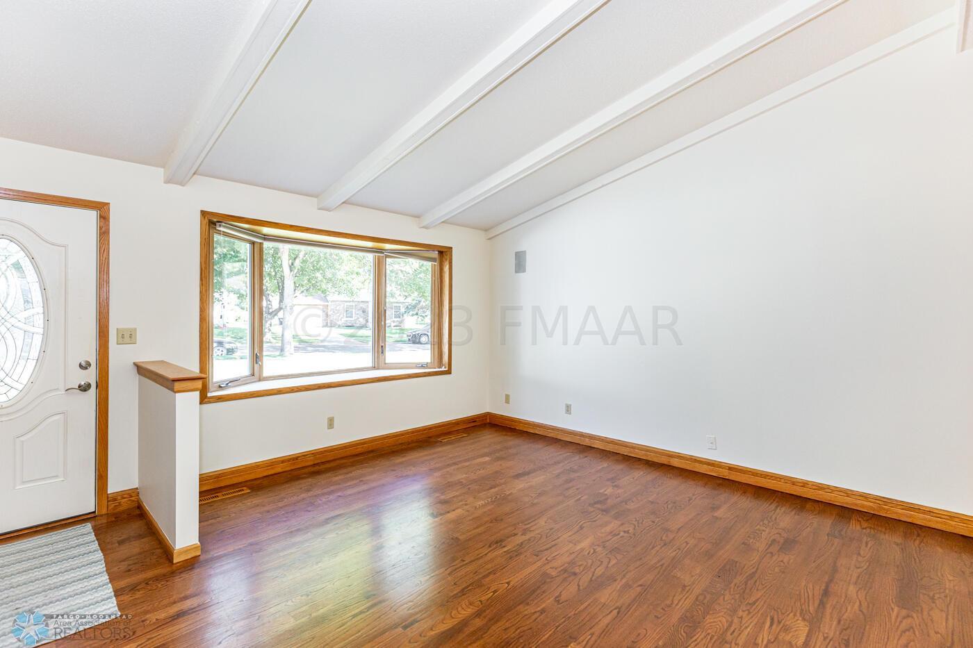 (3) Living Room
