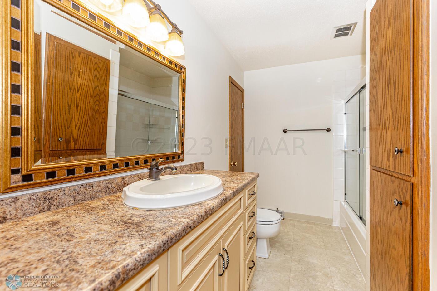 (11) Full Bath 1