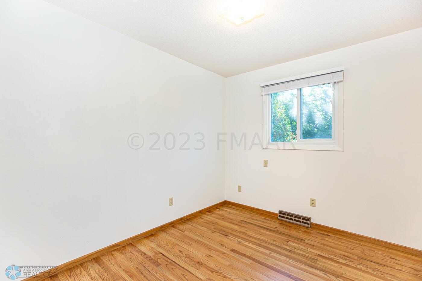 (12) Bed 1