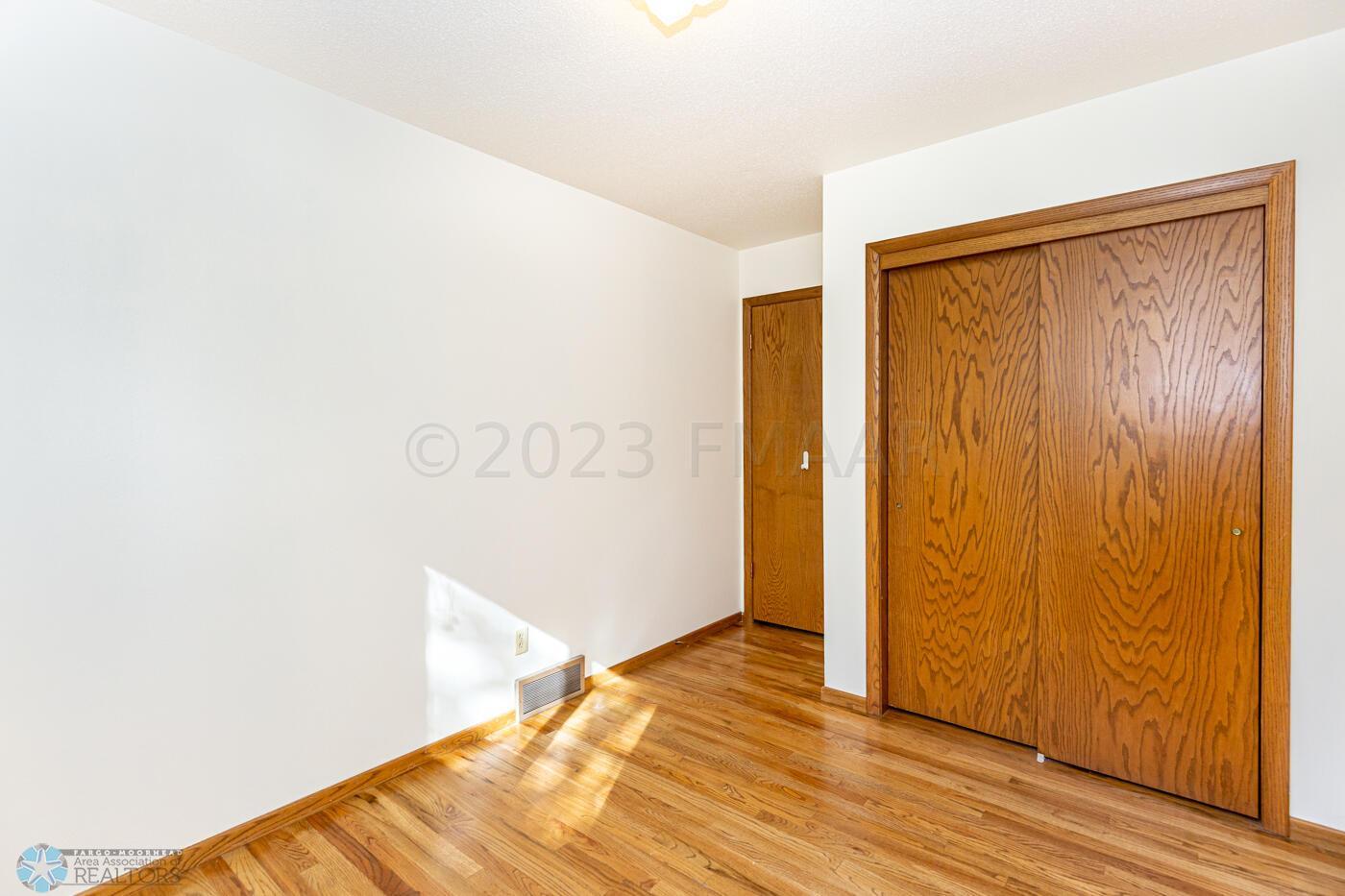(13) Bed 1