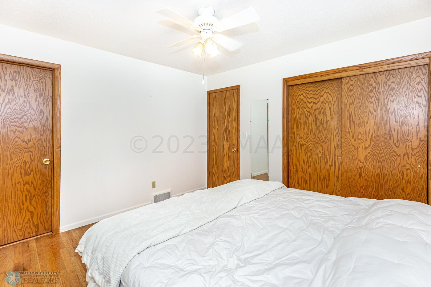 (15) Bed 2