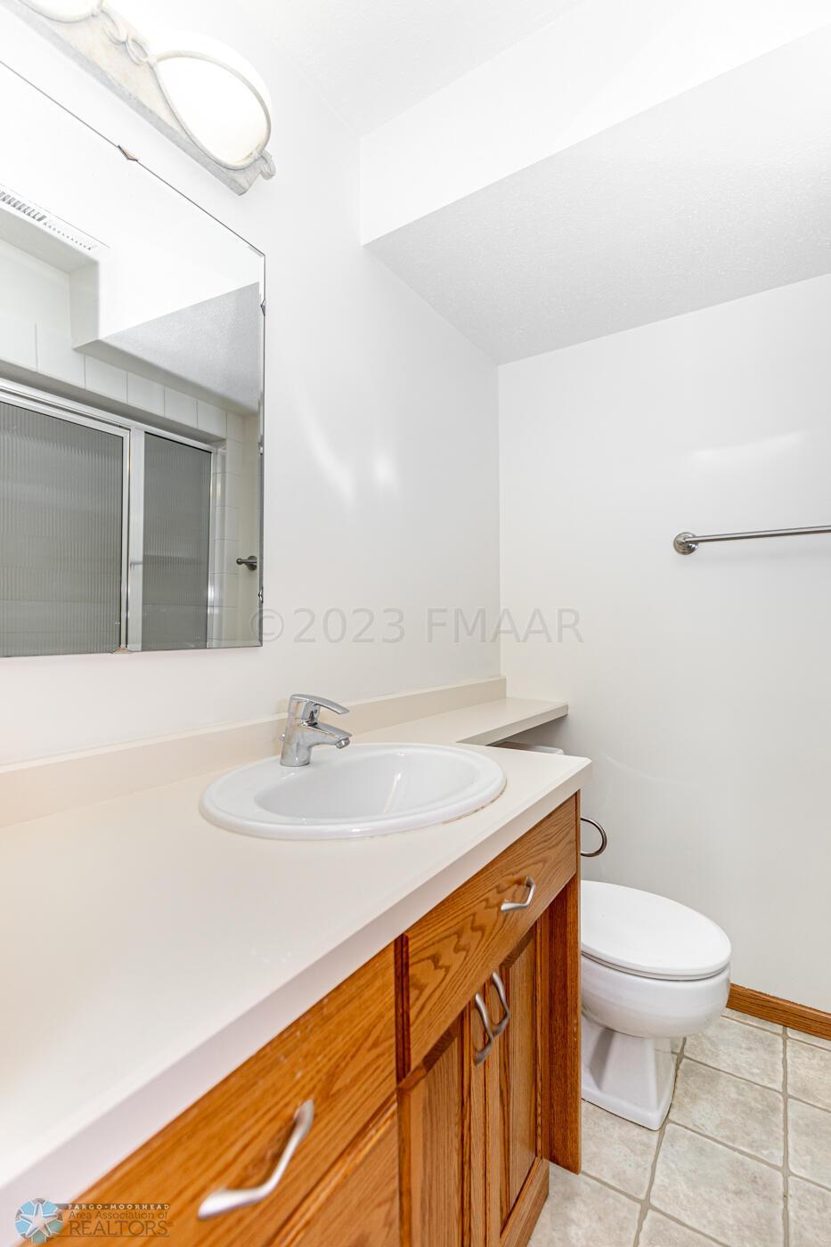 (18) 3:4 Bath 2