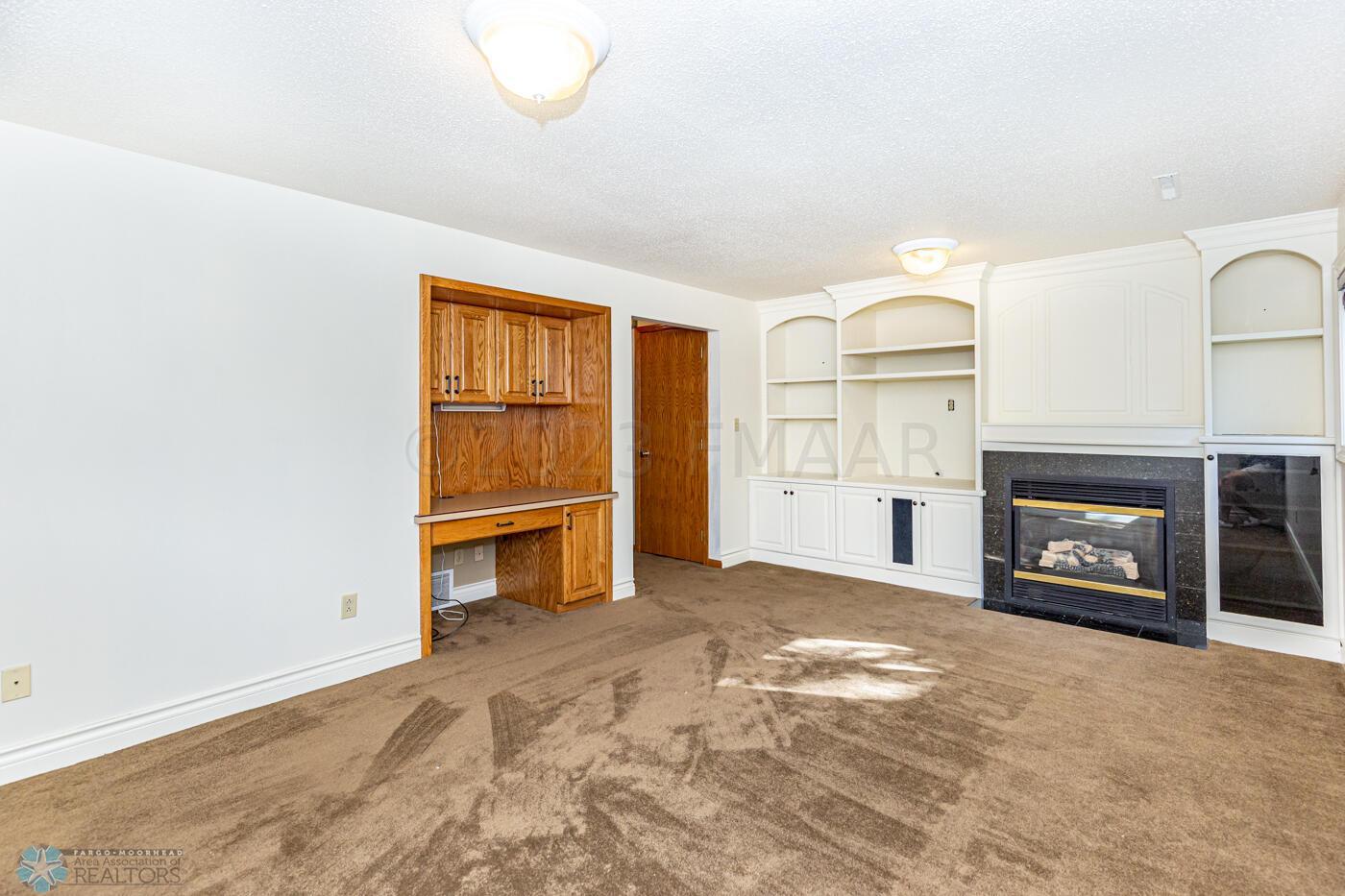 (21) Family Room