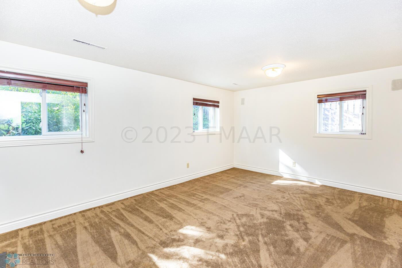 (23) Family Room