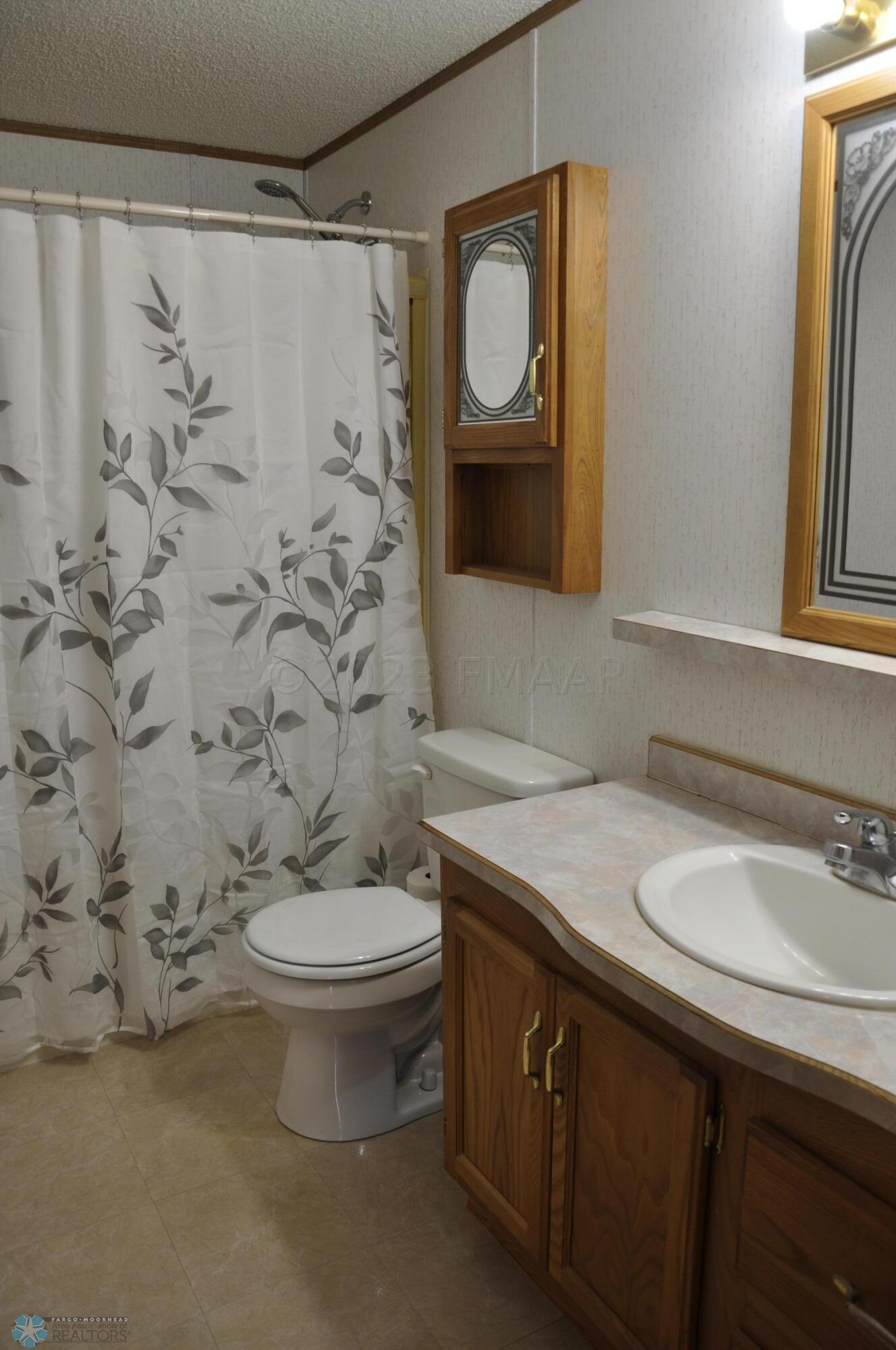 2nd Bathroom