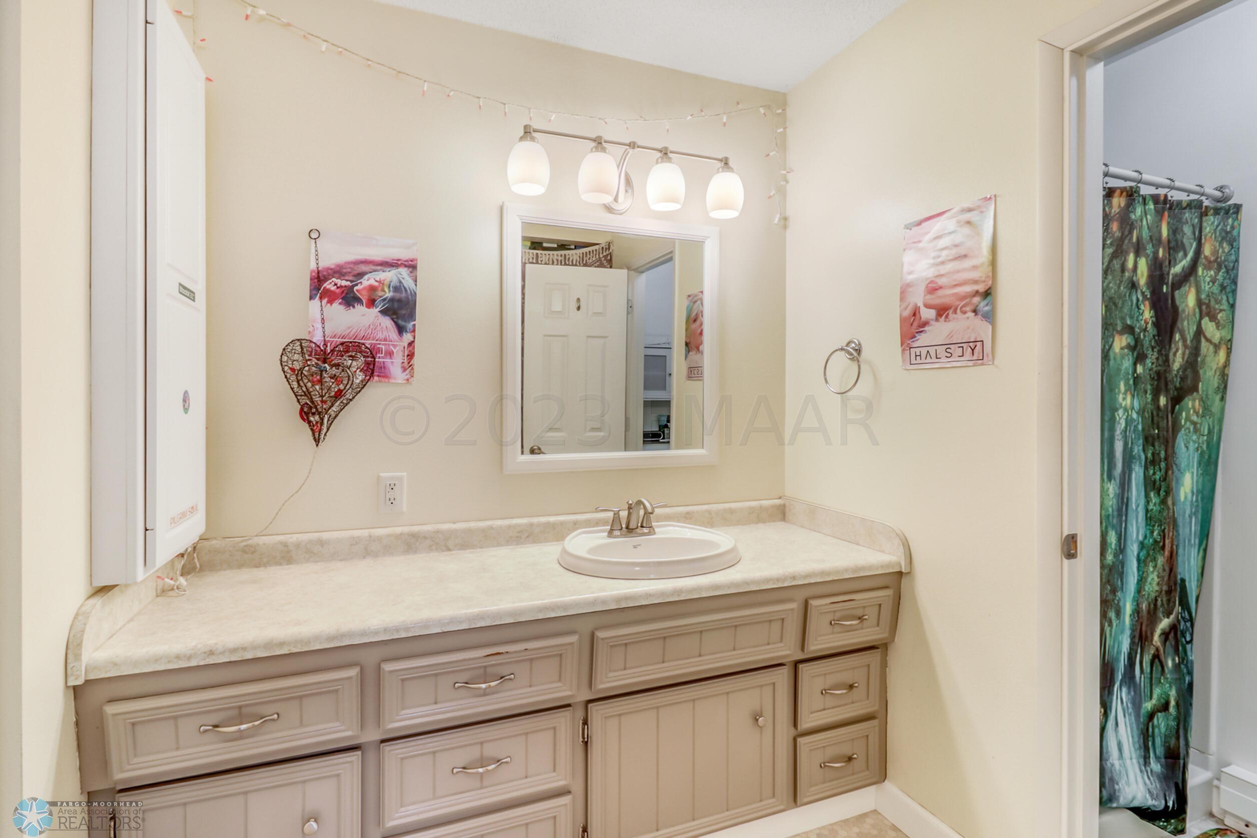 Master Bathroom1_1