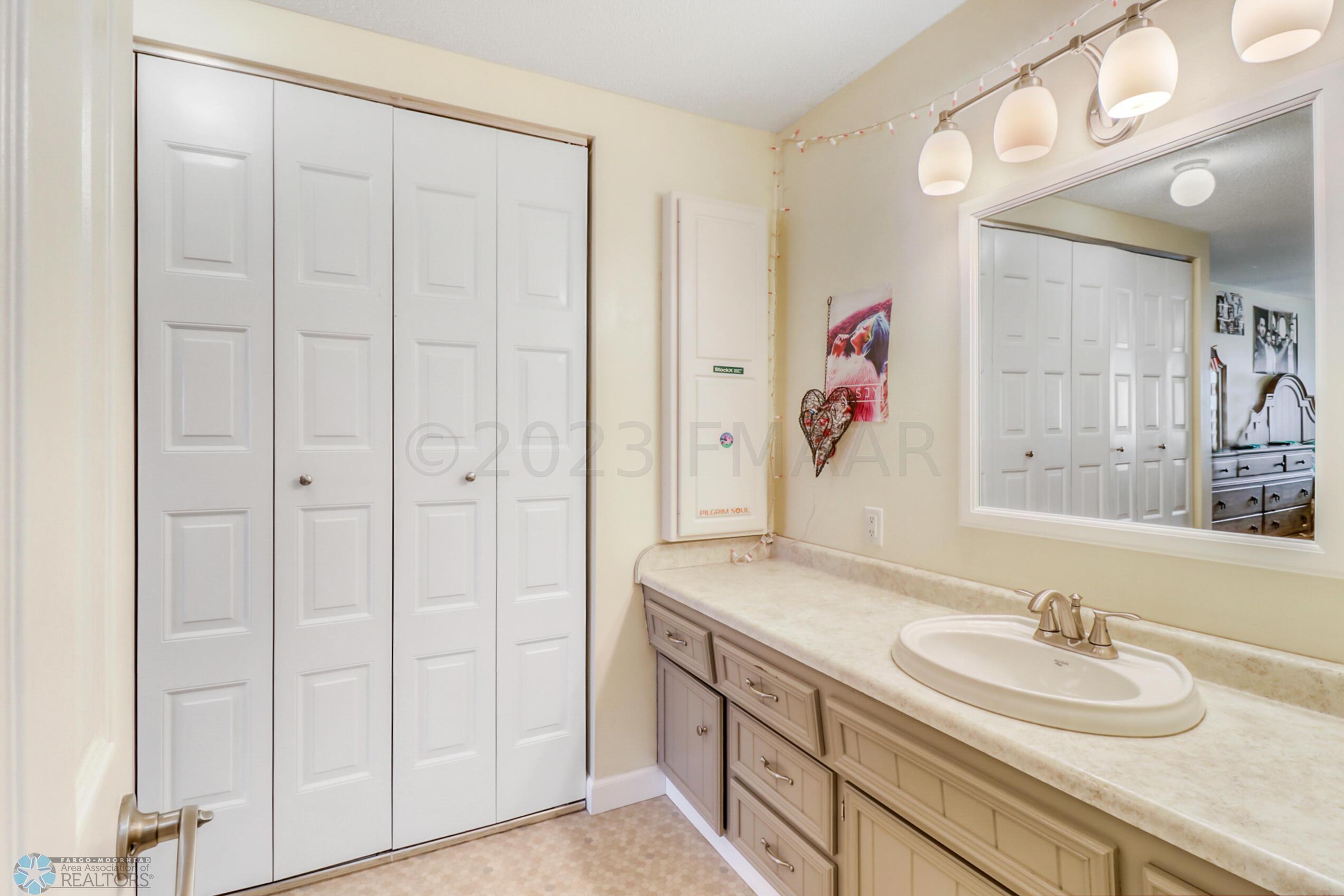 Master Bathroom1_2