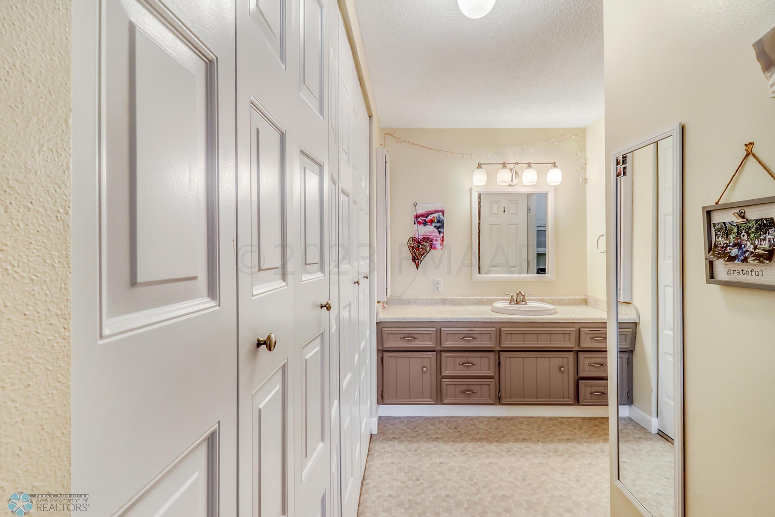 Master Bathroom_Closet
