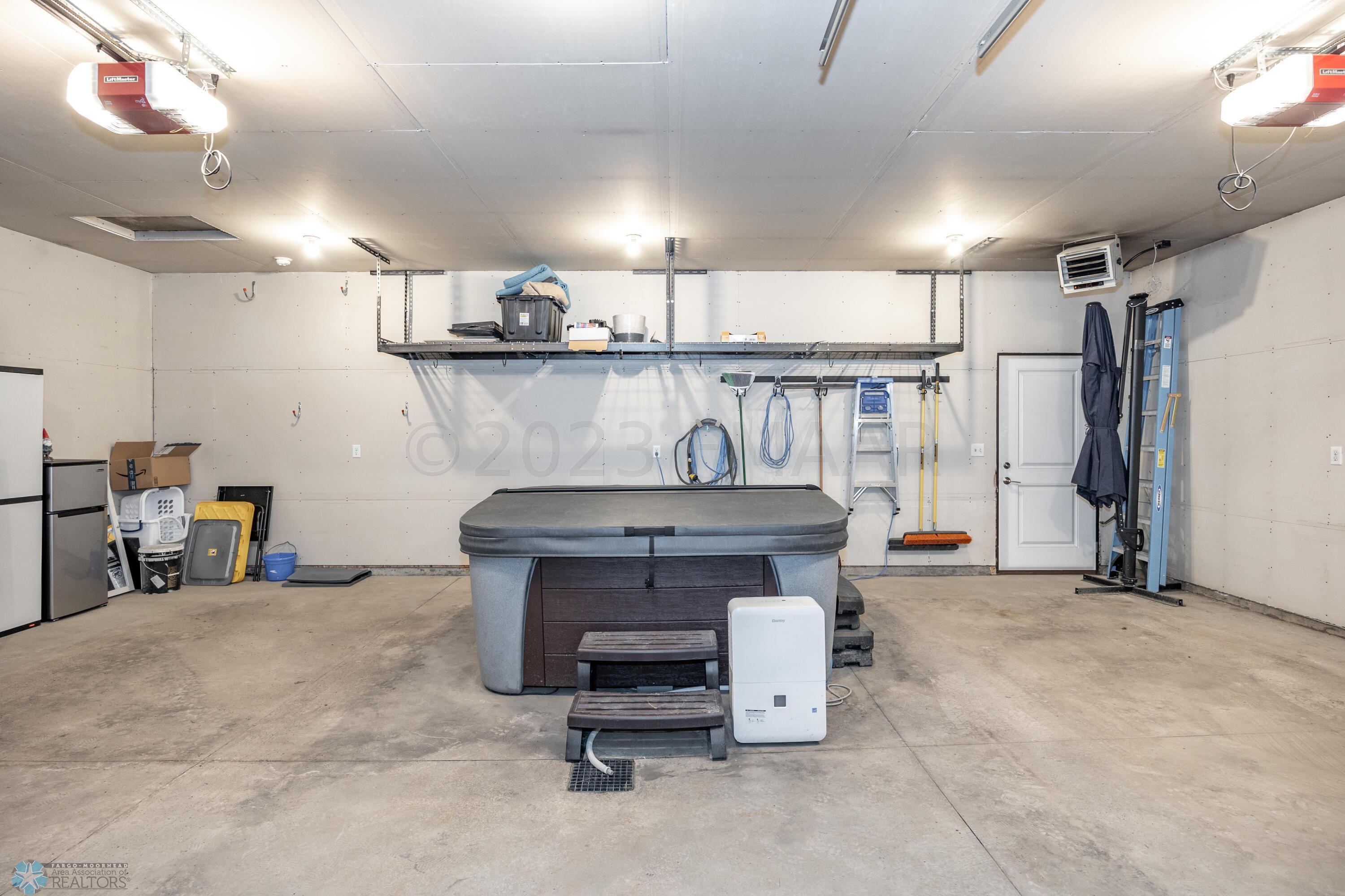 3 Stall Garage, Hot Tub Included!