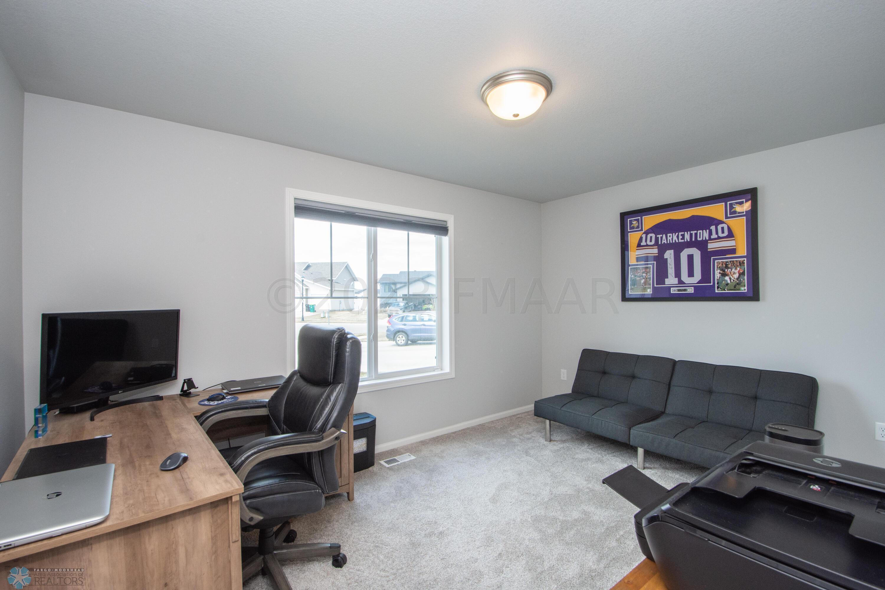 Bedroom/Office