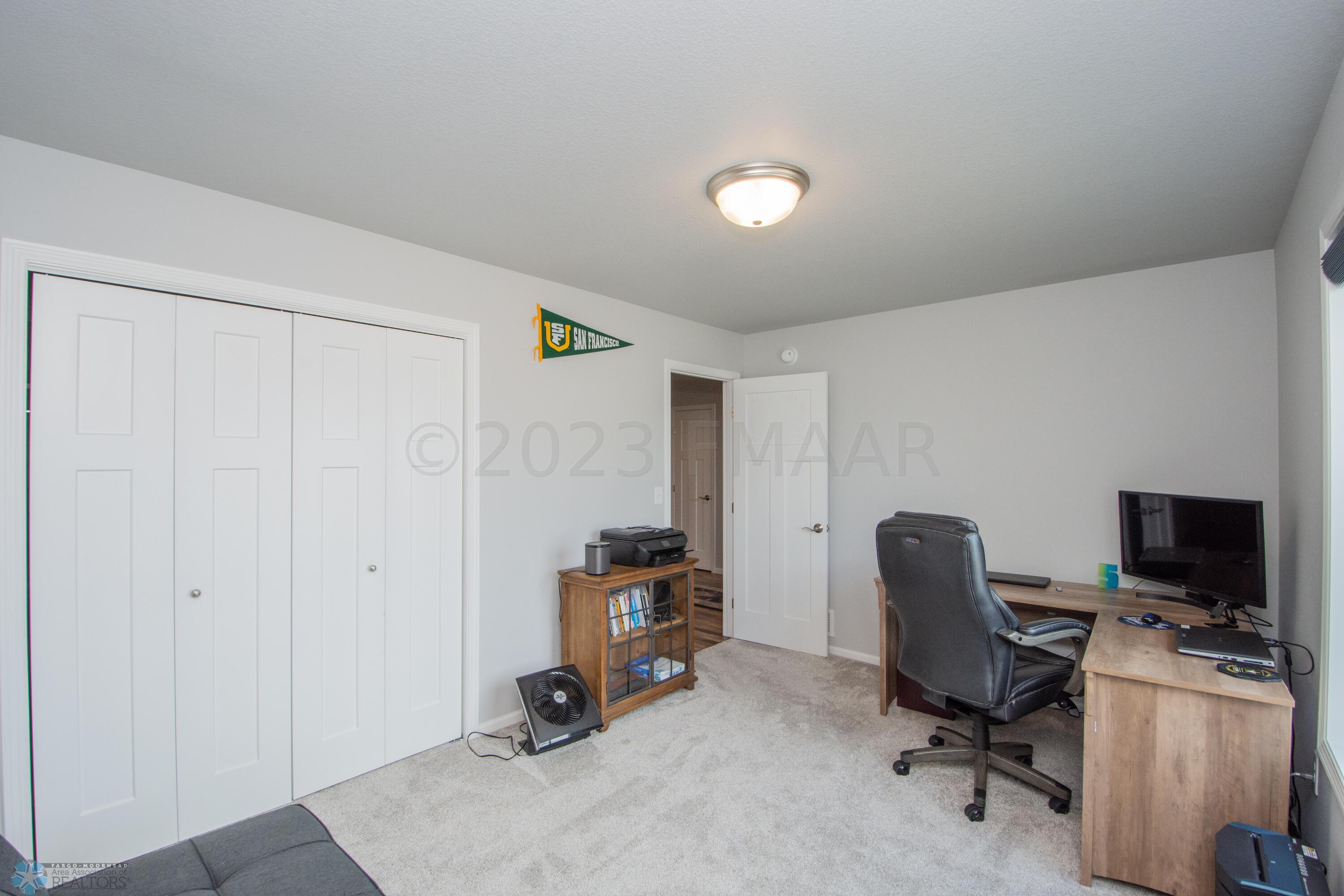 Bedroom/Office
