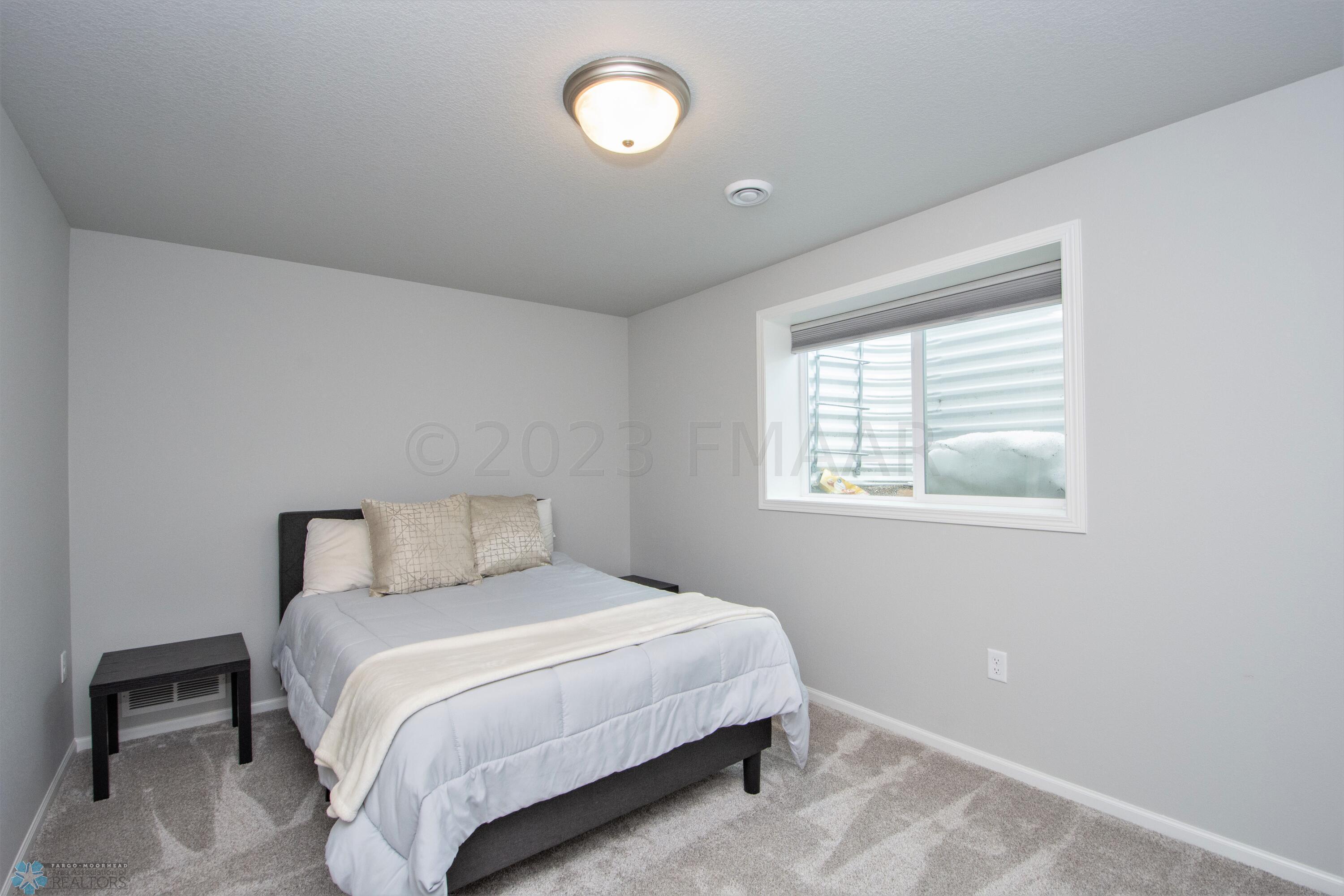 Basement Bedroom w/ Walkin Closet