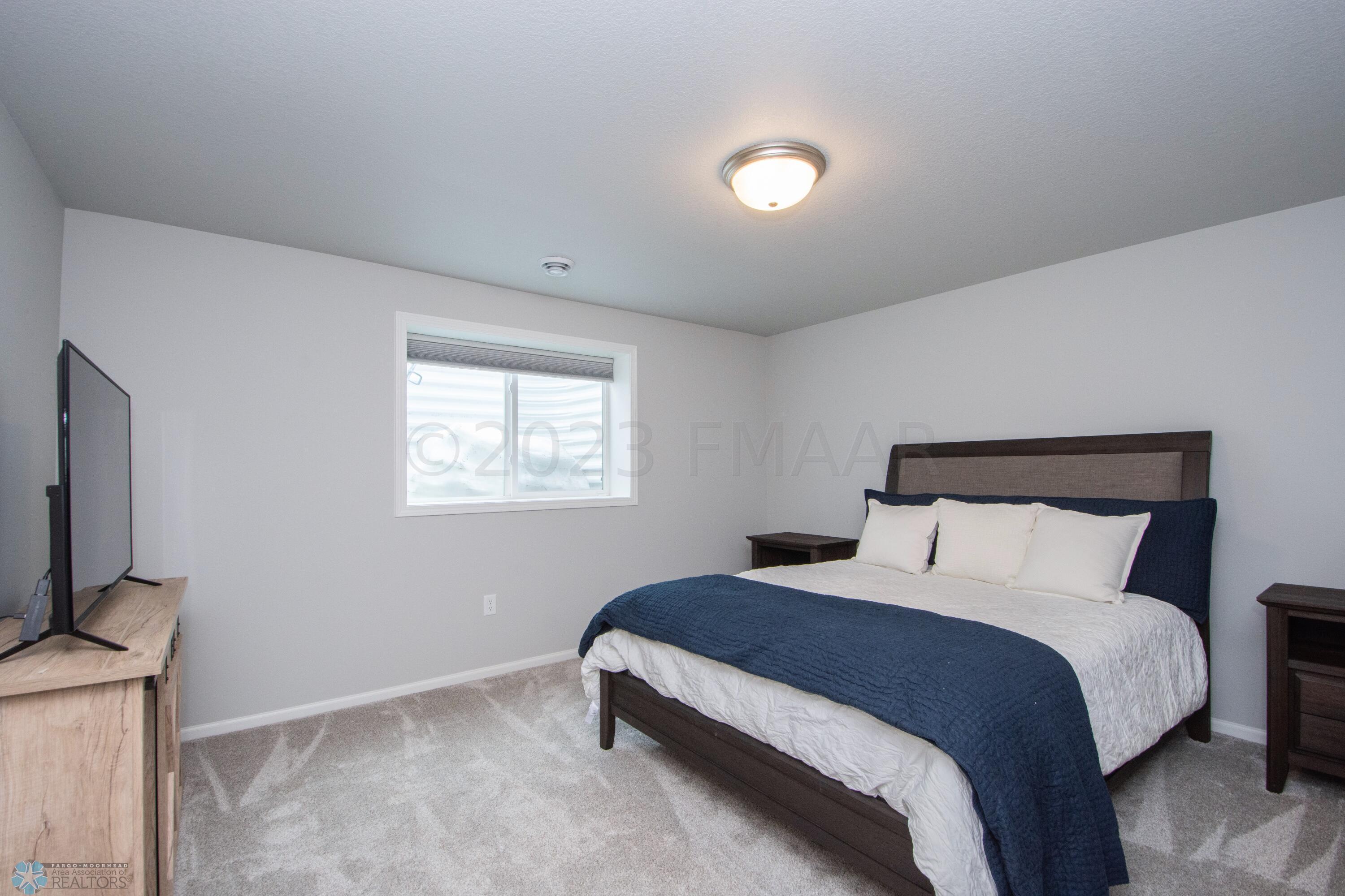 Basement Bedroom w/ Walkin Closet