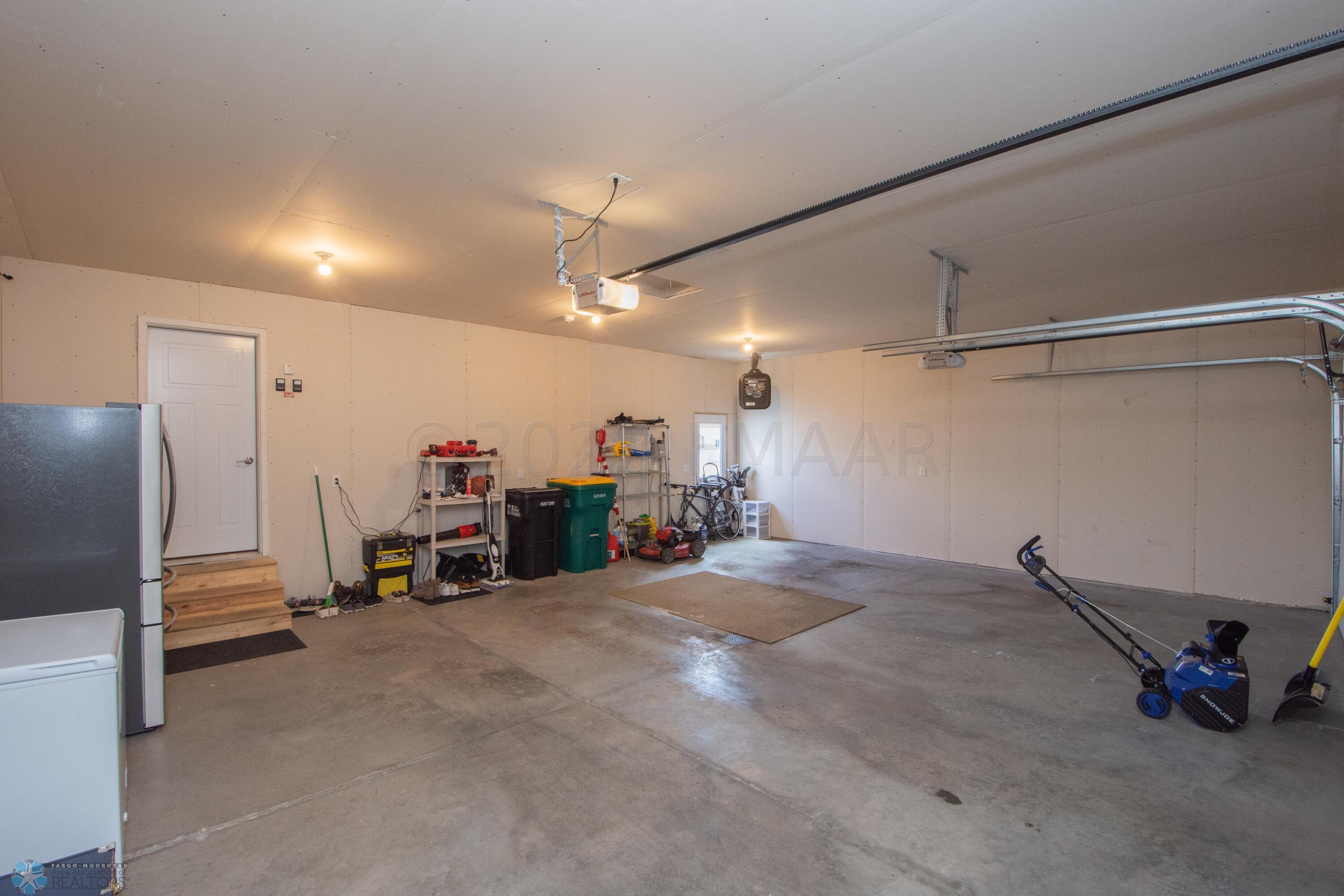 Heated 3-stall Garage
