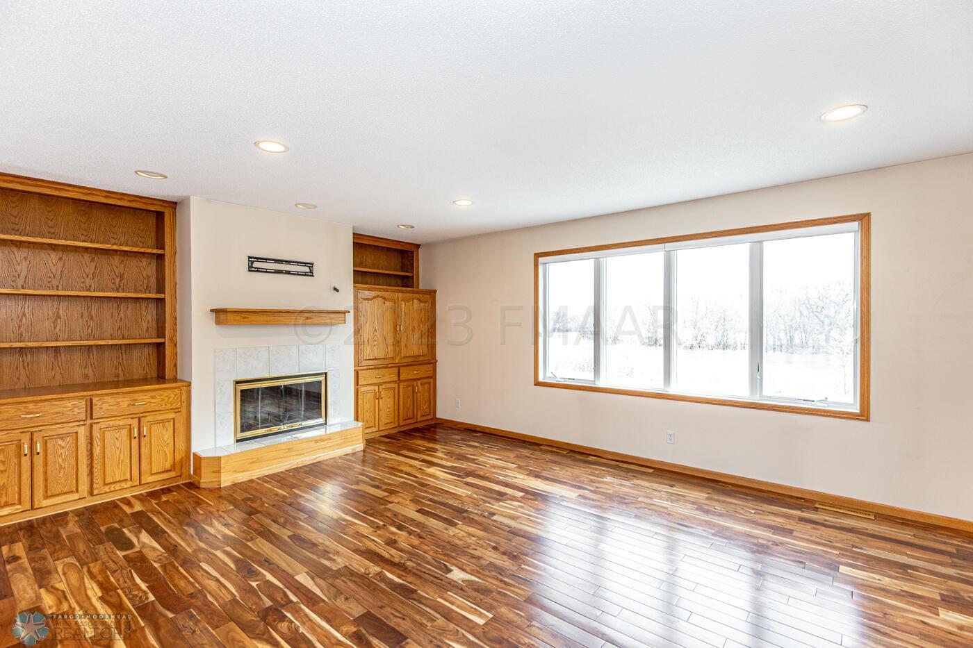 Livingroom with built ins