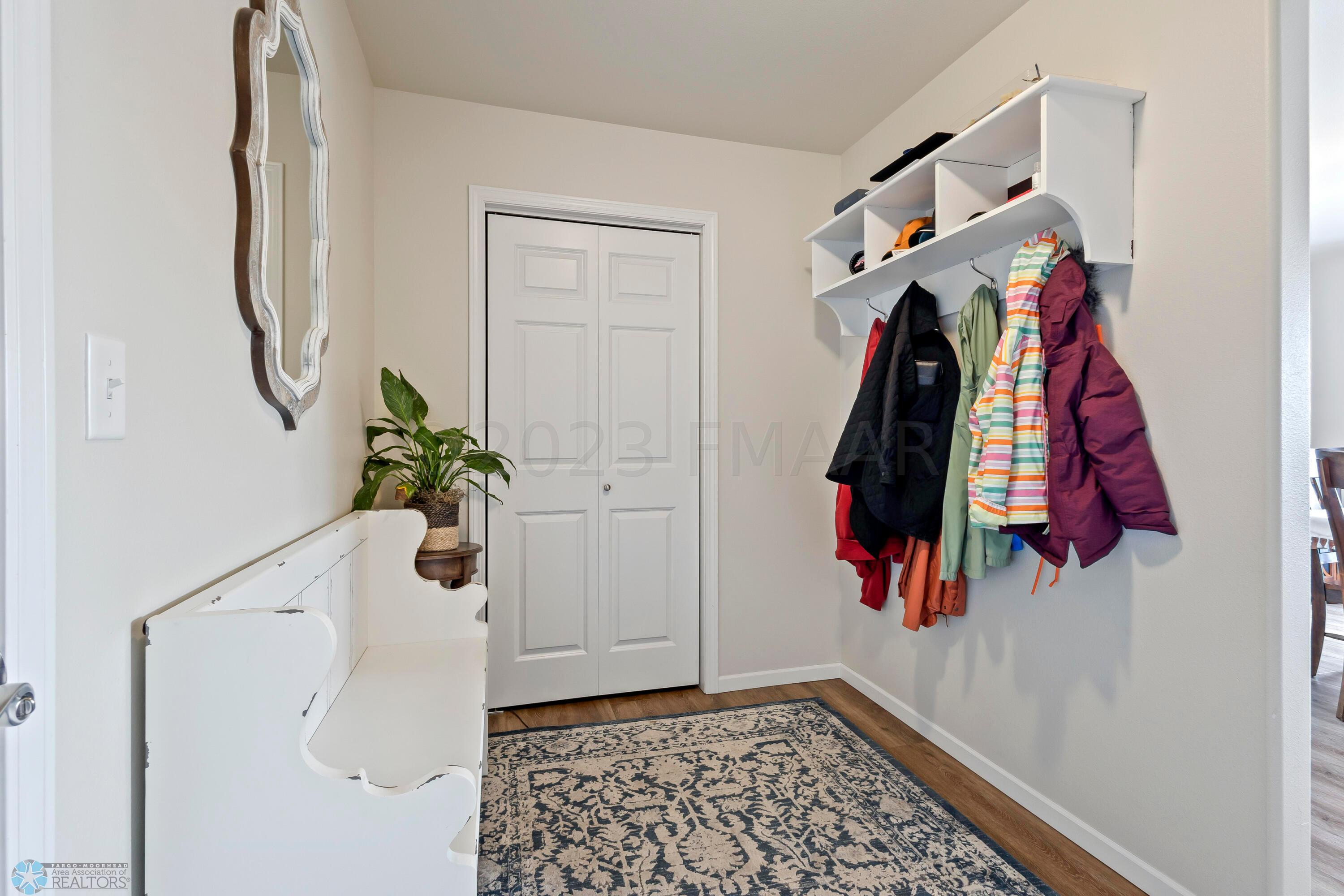 Hommati.com-5042_Loden_Ct_S_ND-04-27-202