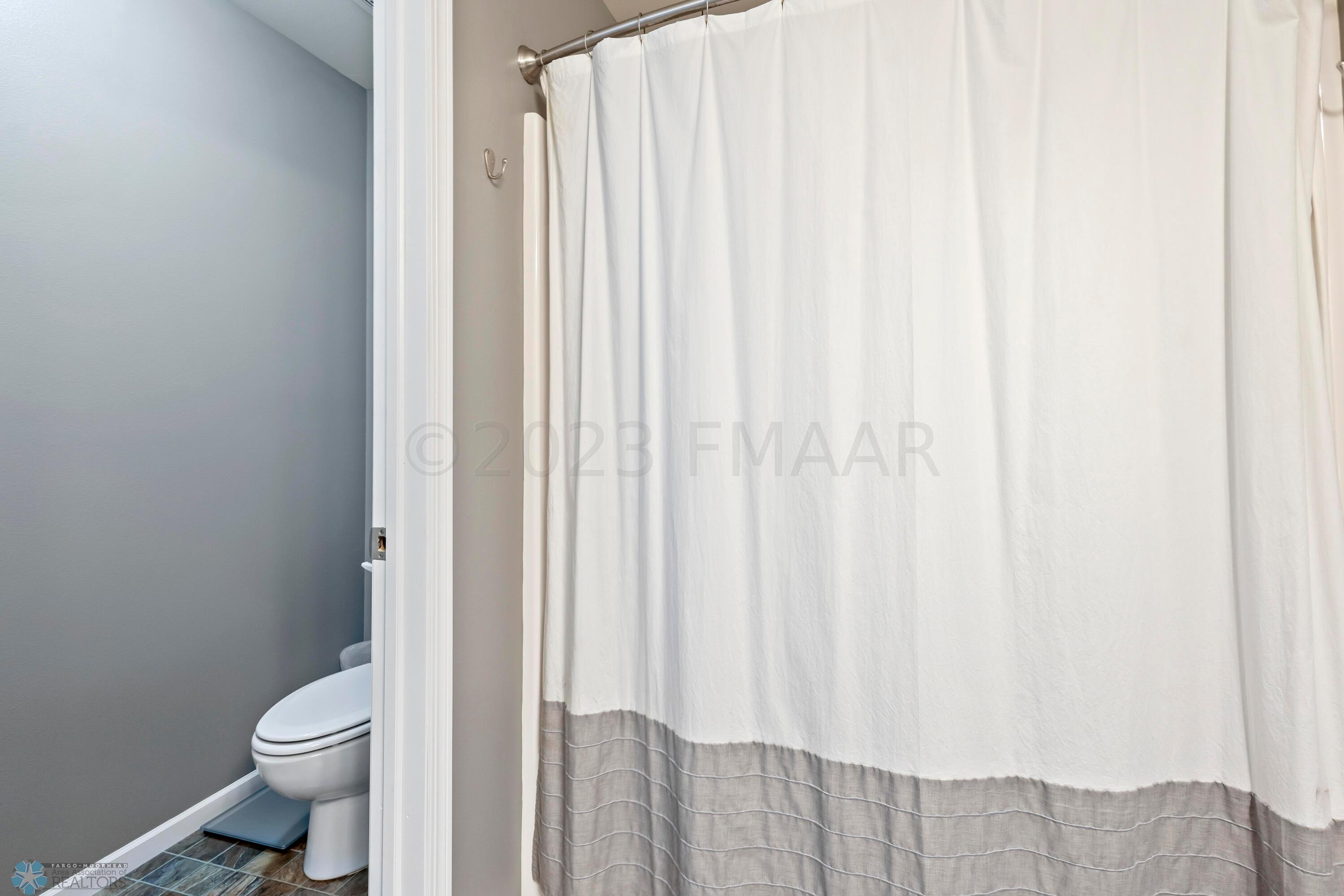 Hommati.com-5042_Loden_Ct_S_ND-04-27-202