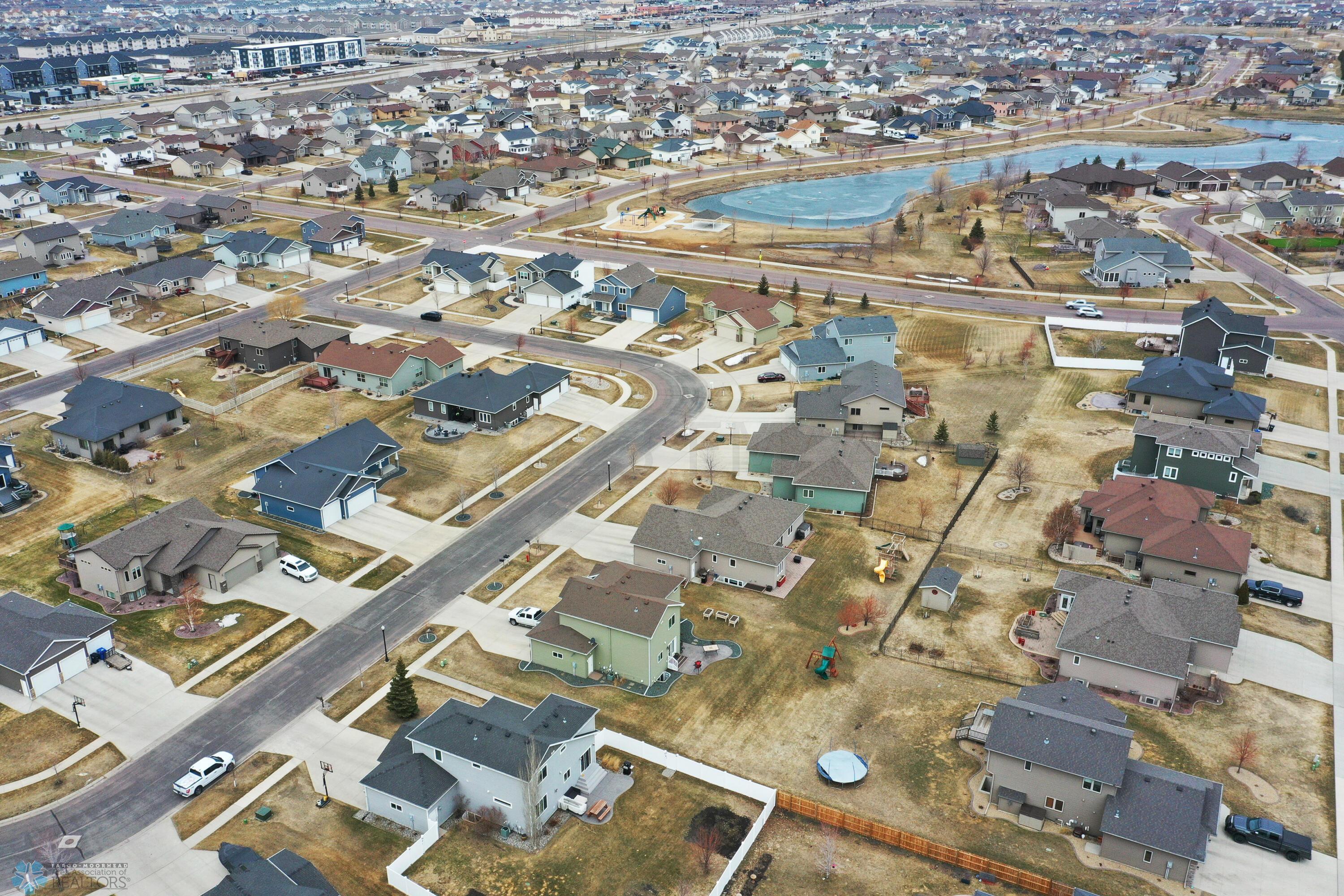 Hommati.com-5042_Loden_Ct_S_ND-04-27-202