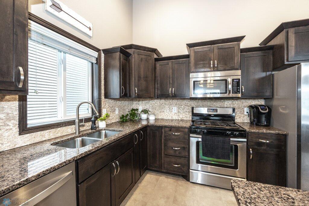 Big Bright Kitchen- Gas Range