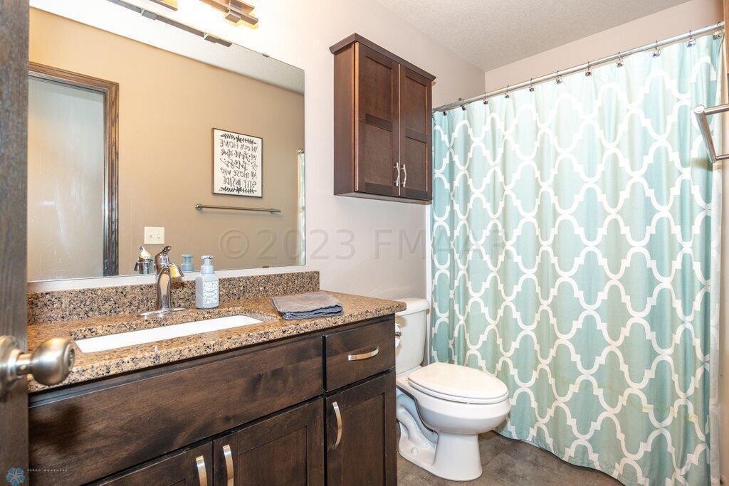 Upper Level Full Bathroom