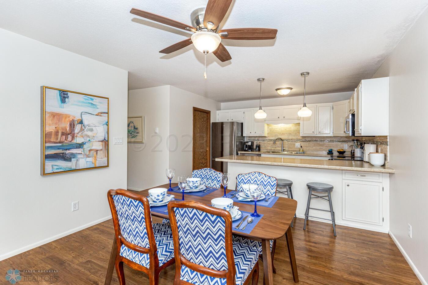 Dining & Kitchen