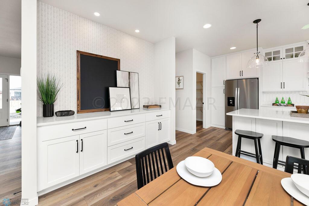 Dining Built In