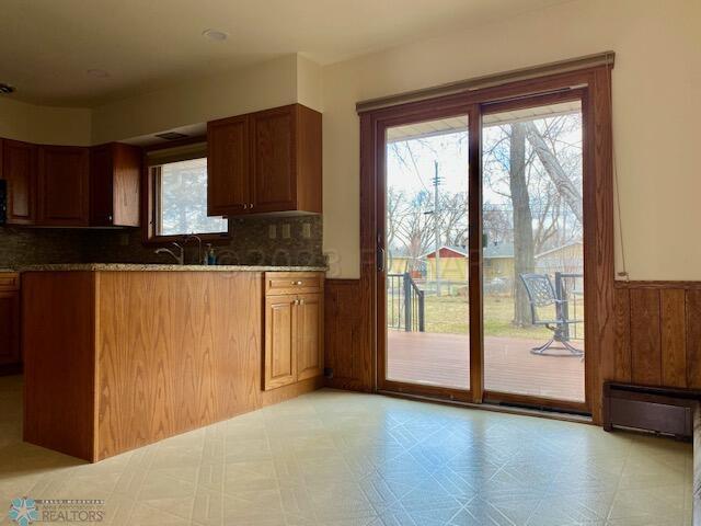 eat-in kitchen