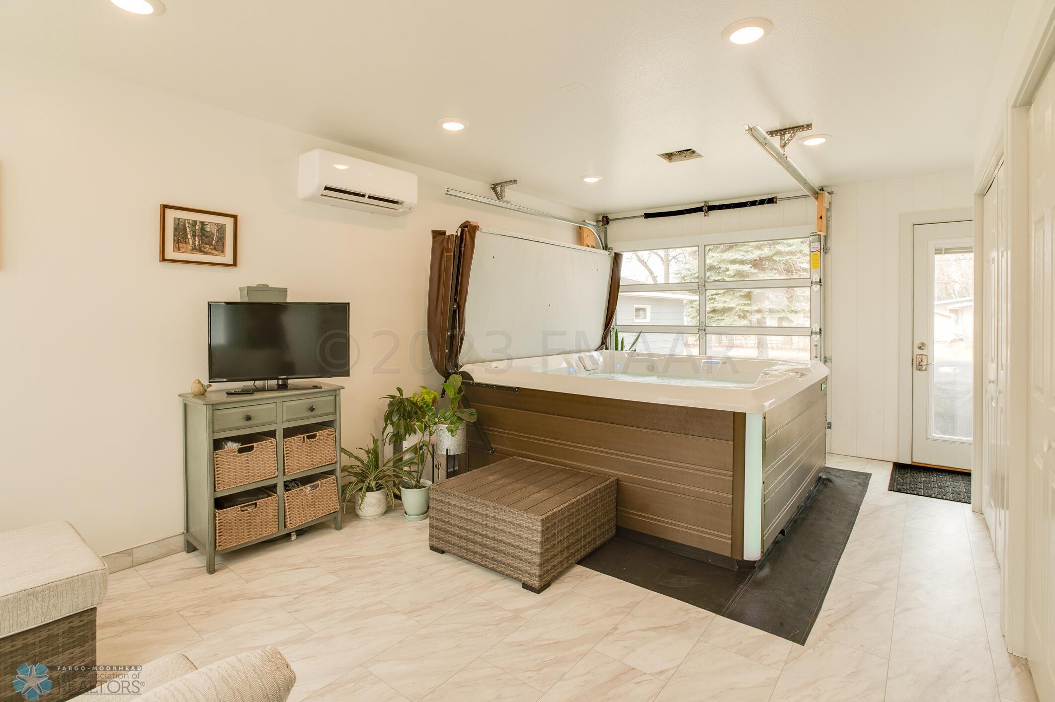 Sun/Hot tub Room