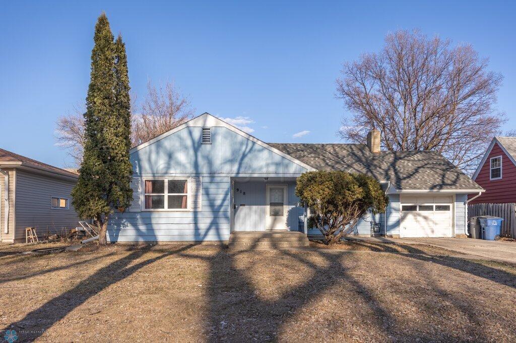 918 8th St S, Moorhead
