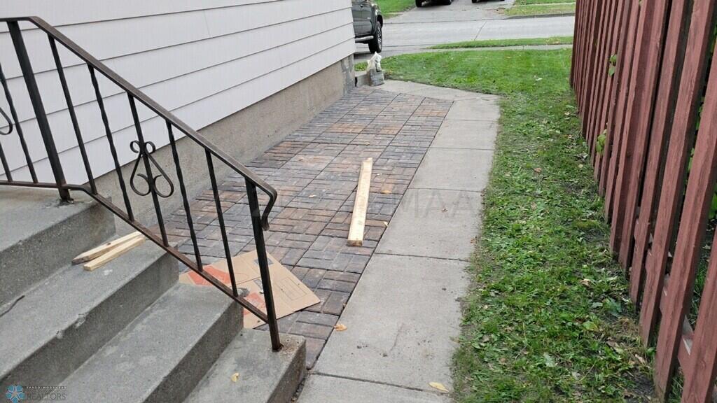 Sidewalk & Pavers