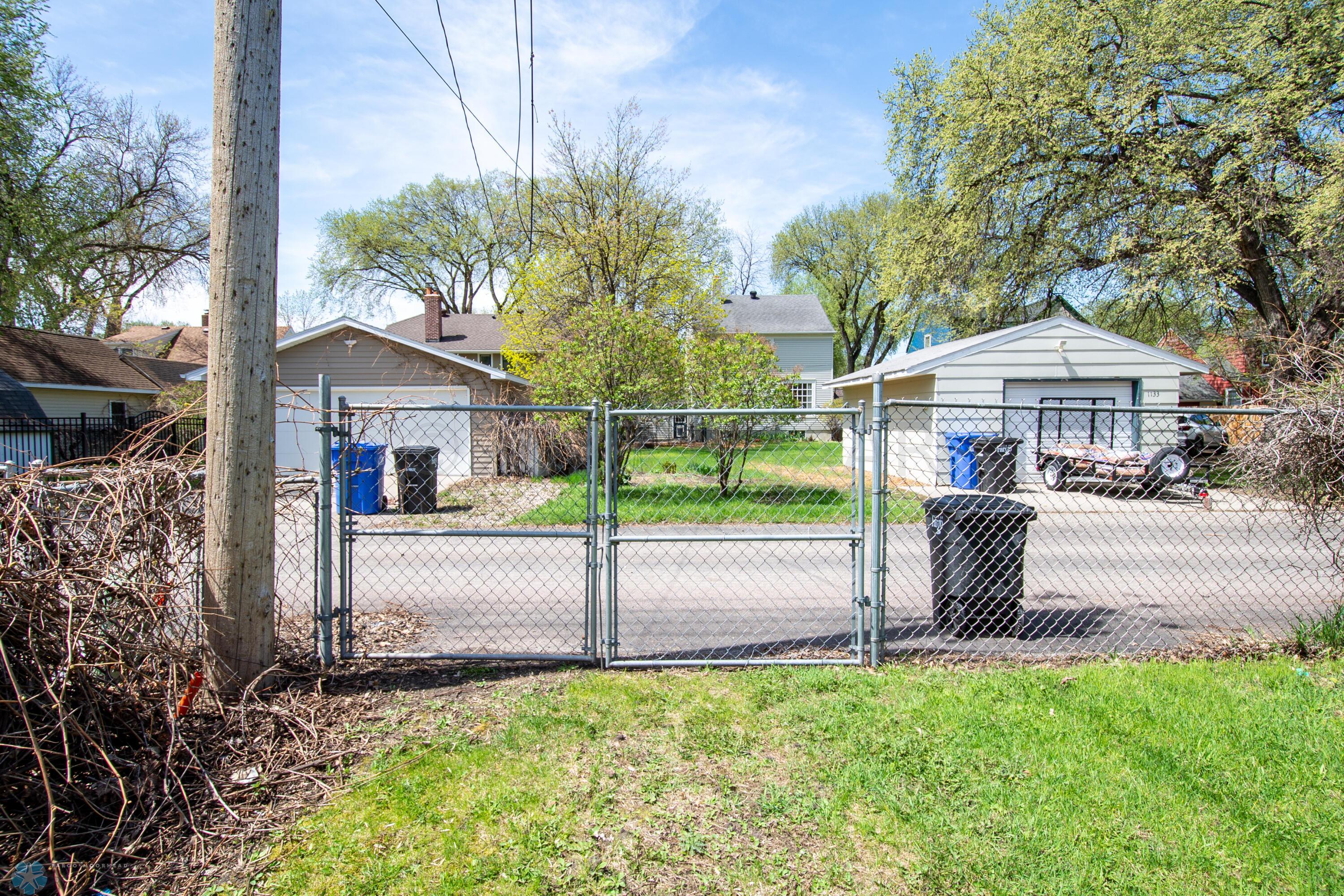 Fence/Alley
