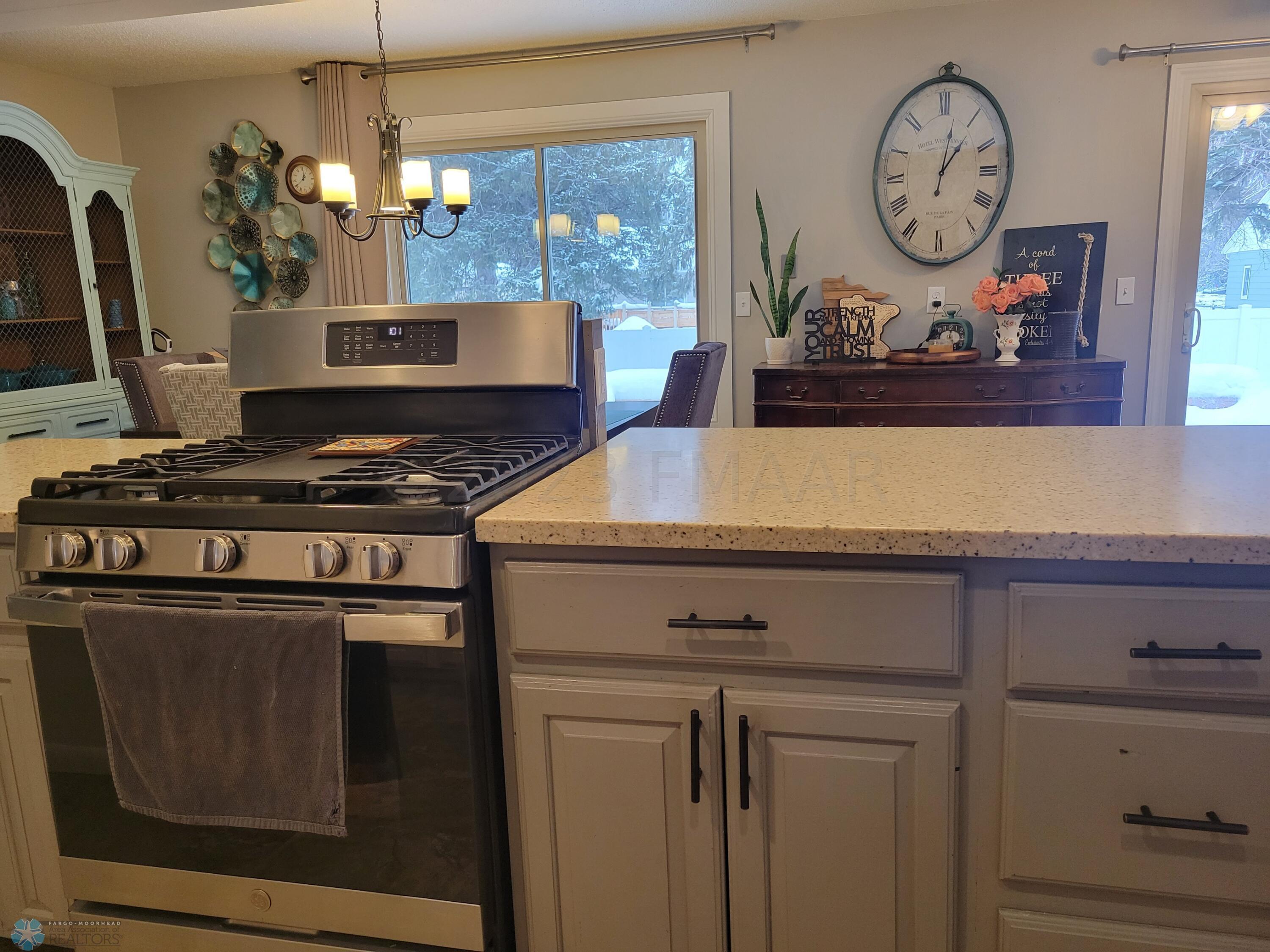 KITCHEN ISLAND