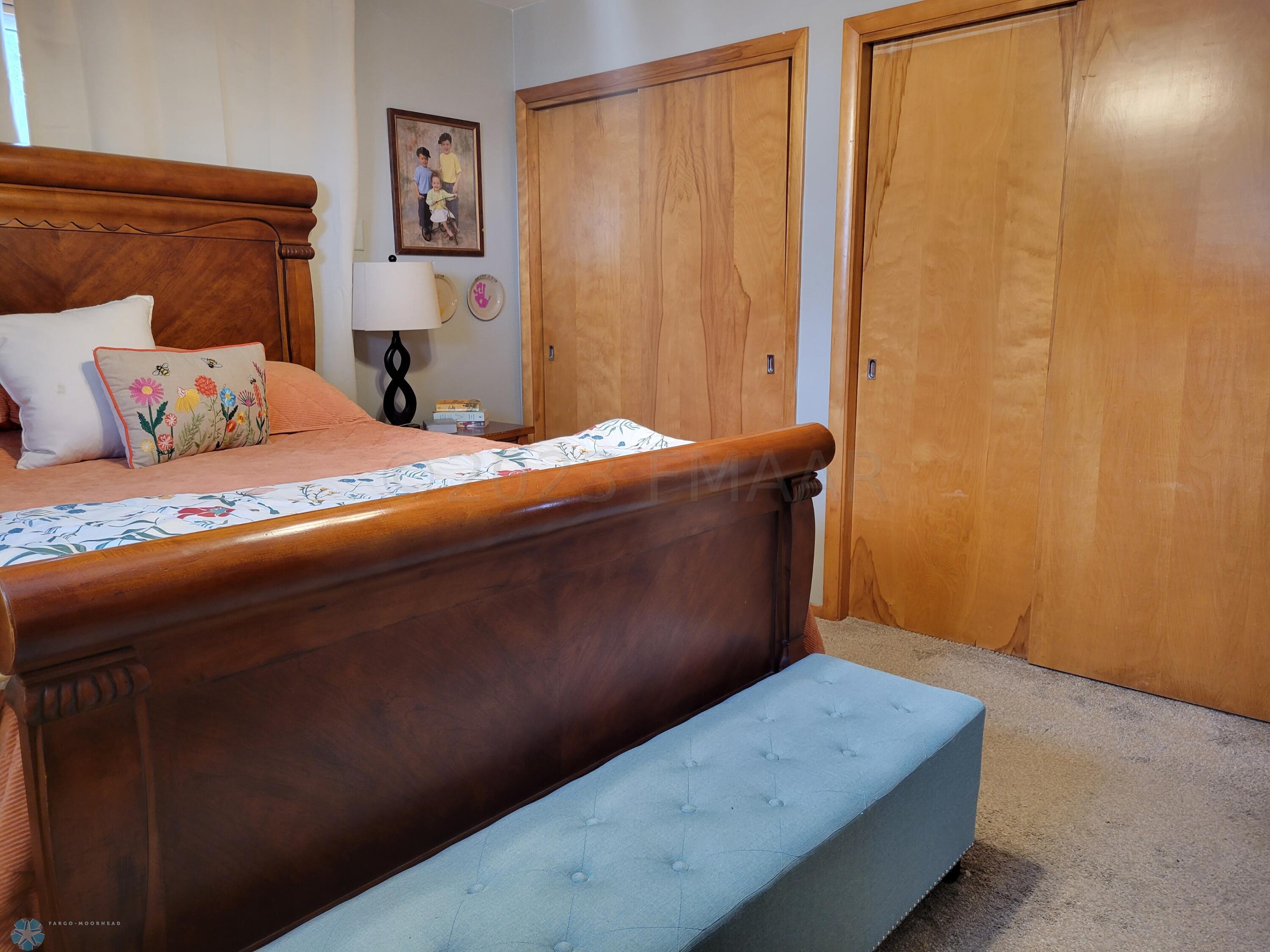 DOUBLE CLOSETS