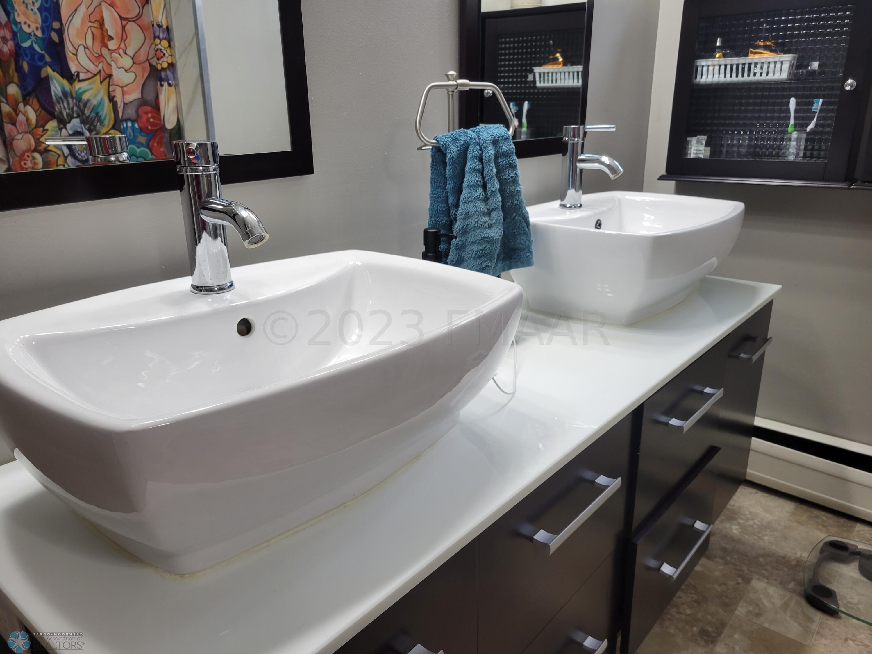 DOUBLE SINKS