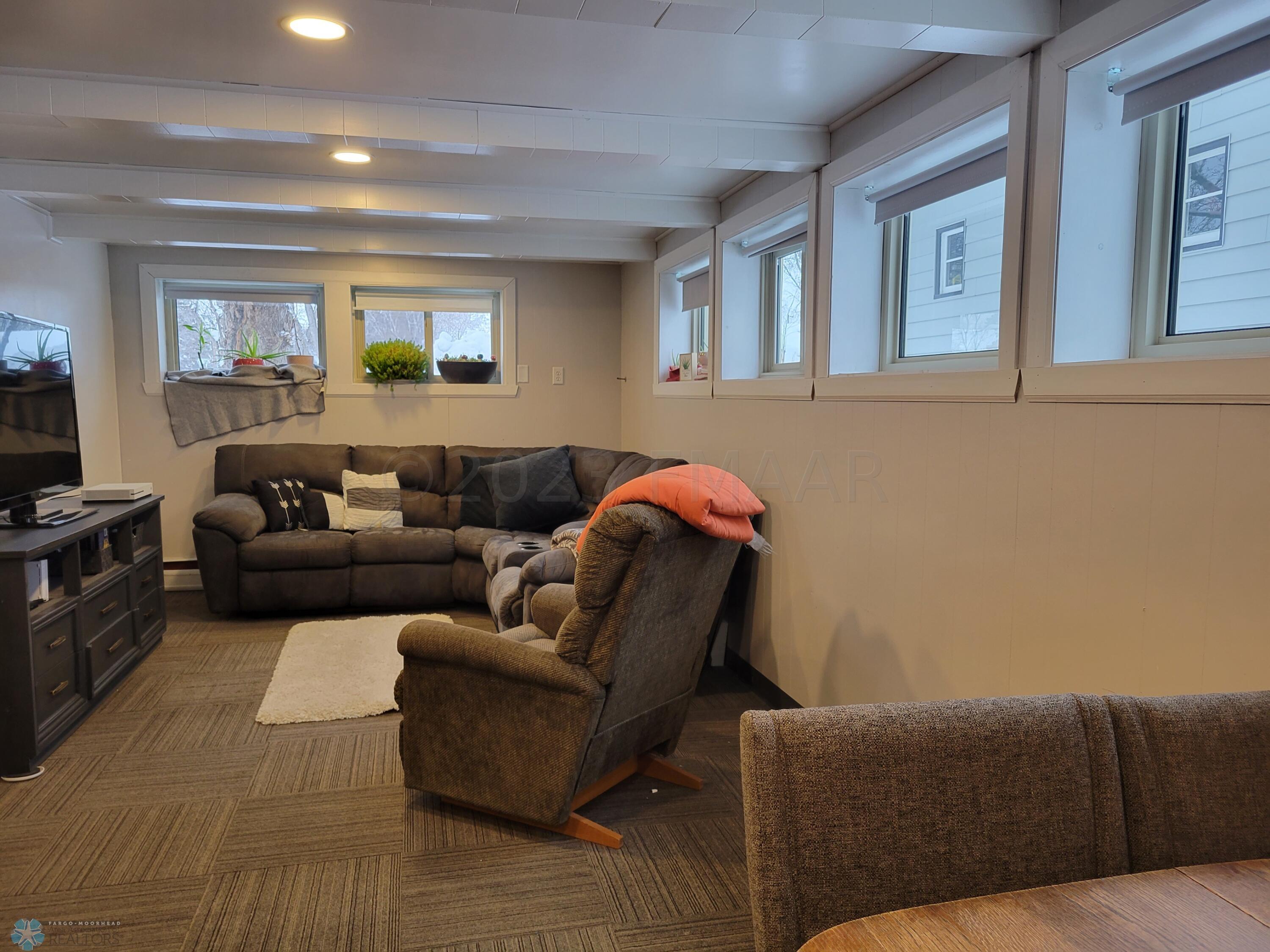 LOWER FAMILY ROOM